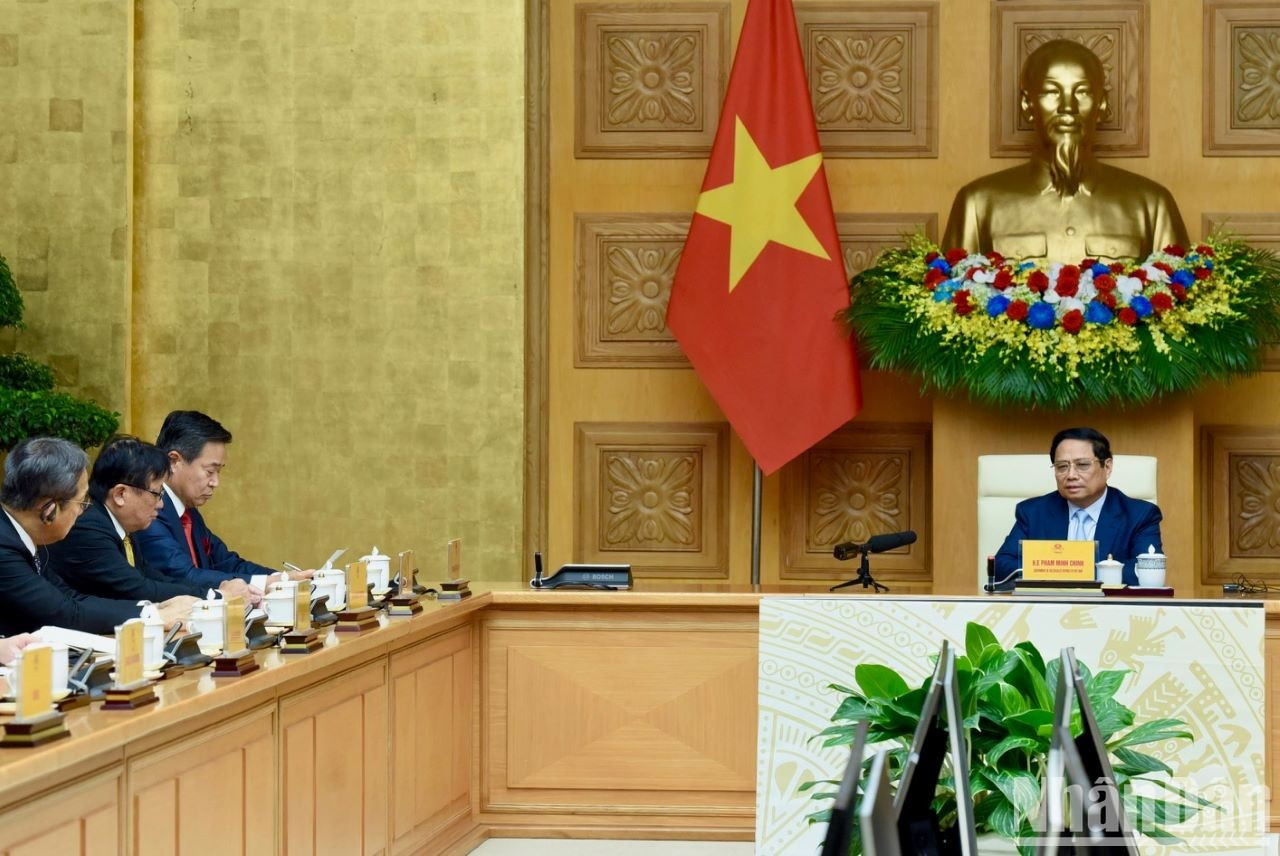 Minh Chinh recibe a la delegación del Comité Económico Japón-Vietnam, dependiente de la Federación de Organizaciones Económicas de Japón. Minh Chinh recibe a la delegación del Comité Económico Japón-Vietnam, dependiente de la Federación de Organizaciones Económicas de Japón.