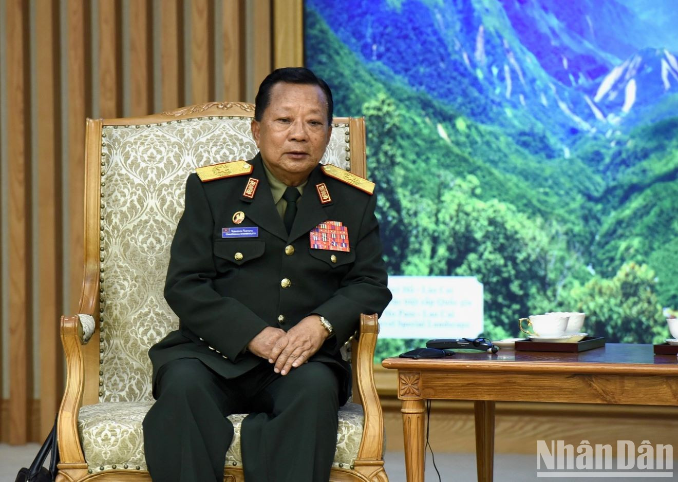 El general Chansamone Chanyalath, viceprimer ministro y titular de Defensa de Laos, interviene en el acto. El general Chansamone Chanyalath, viceprimer ministro y titular de Defensa de Laos, interviene en el acto.