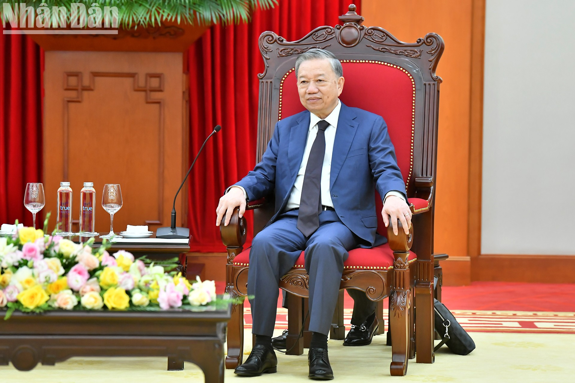 El secretario general del Partido Comunista de Vietnam, To Lam, habla en una reunión.