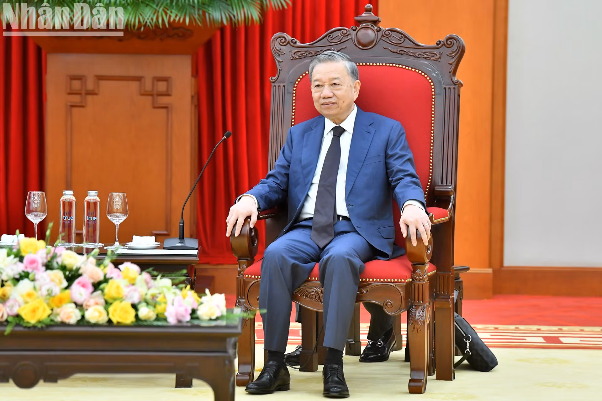 El secretario general del Partido Comunista de Vietnam, To Lam, habla en una reunión.