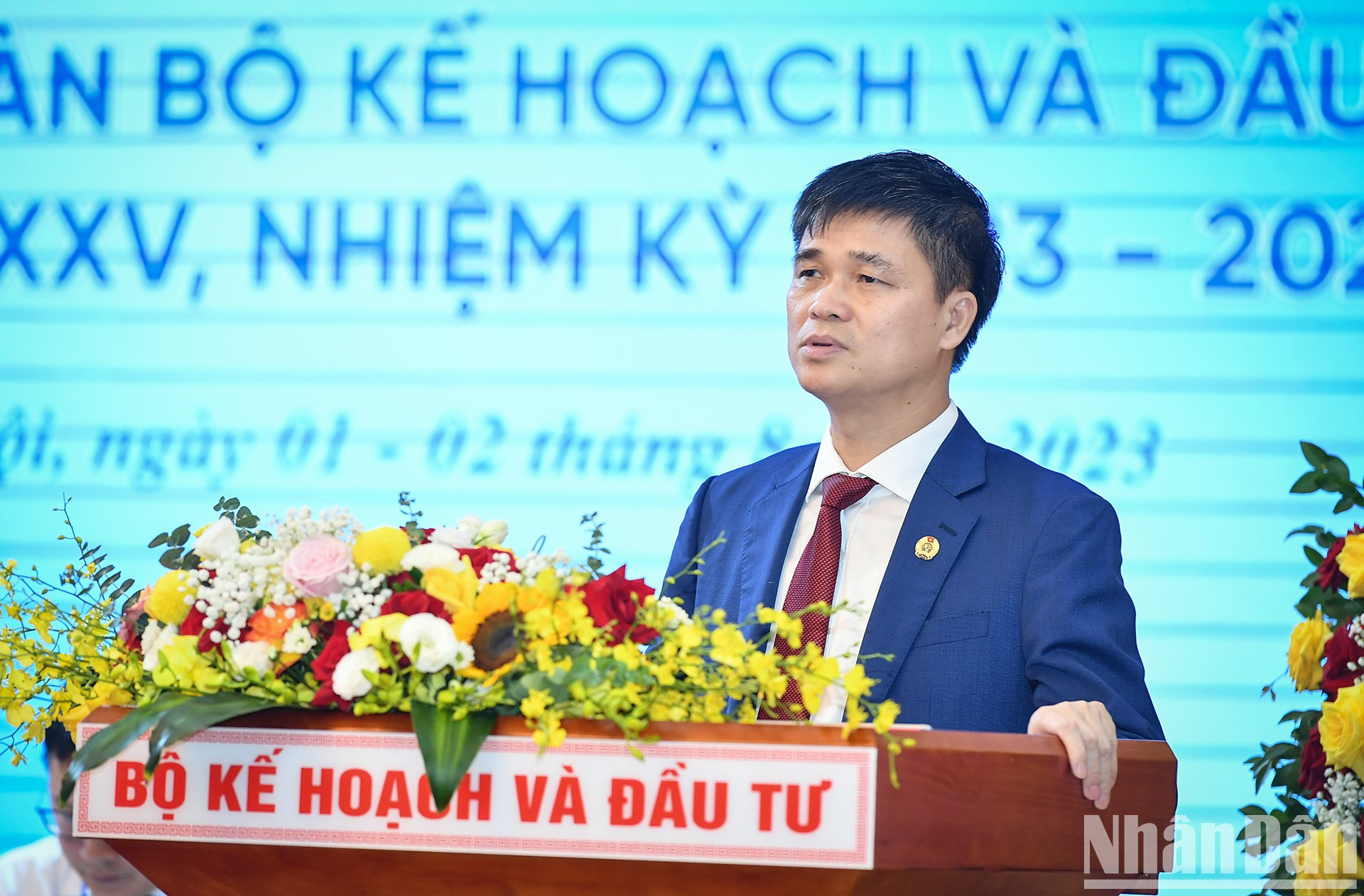 Ngo Duy Hieu, vicepresidente de la Confederación de Trabajadores y presidente del Sindicato de empleados públicos de Vietnam, habla en el acto. Ngo Duy Hieu, vicepresidente de la Confederación de Trabajadores y presidente del Sindicato de empleados públicos de Vietnam, habla en el acto.