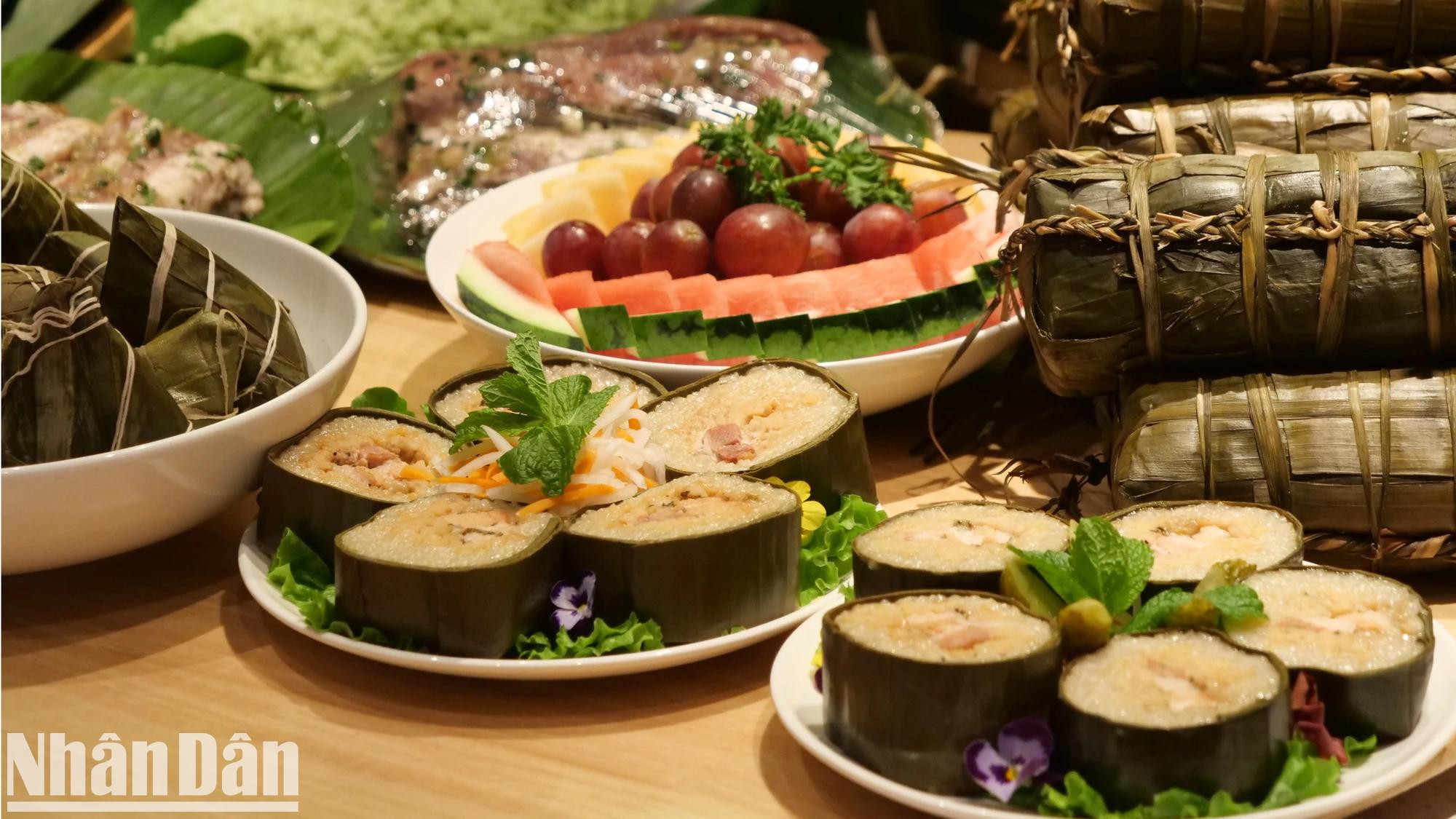 También se presentan algunos platos tradicionales vietnamitas en el evento. También se presentan algunos platos tradicionales vietnamitas en el evento.