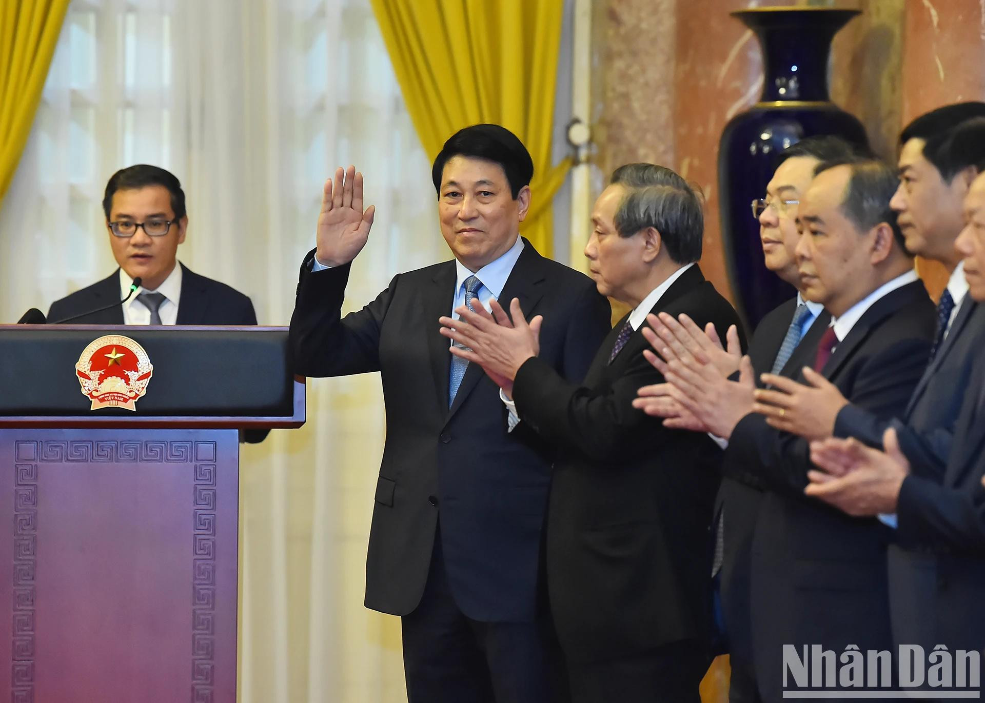El presidente vietnamita, Luong Cuong, y delegados en el acto de nombramiento. El presidente vietnamita, Luong Cuong, y delegados en el acto de nombramiento.