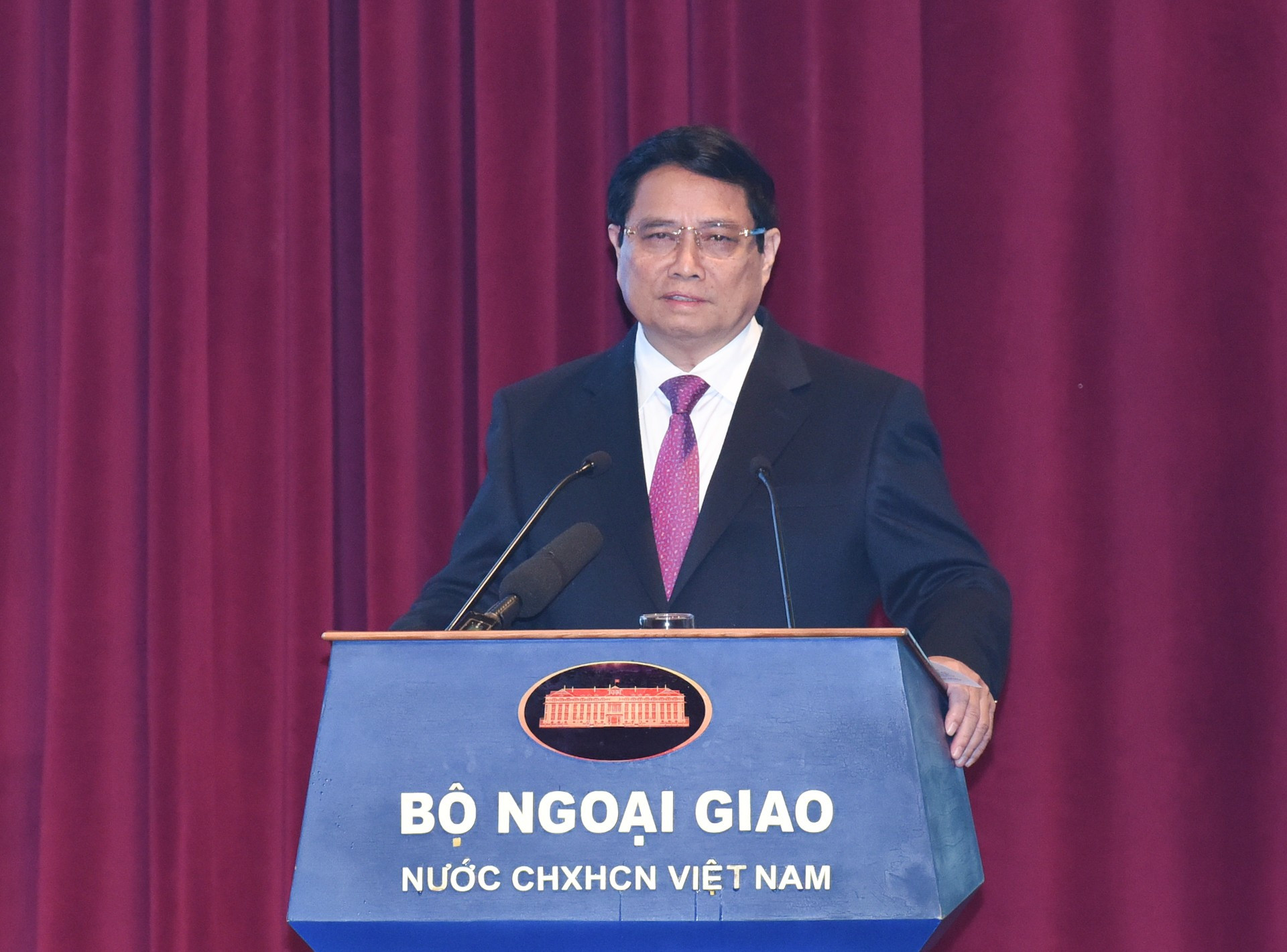 El primer ministro vietnamita, Pham Minh Chinh, pronuncia un discurso. El primer ministro vietnamita, Pham Minh Chinh, pronuncia un discurso.