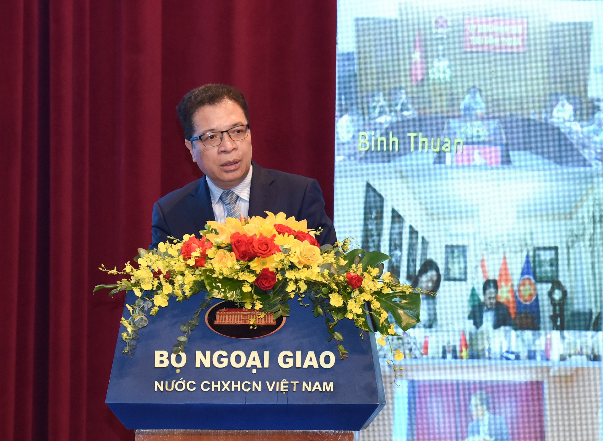 El embajador vietnamita en Rusia, Dang Minh Khoi, expresa su opinión. El embajador vietnamita en Rusia, Dang Minh Khoi, expresa su opinión.