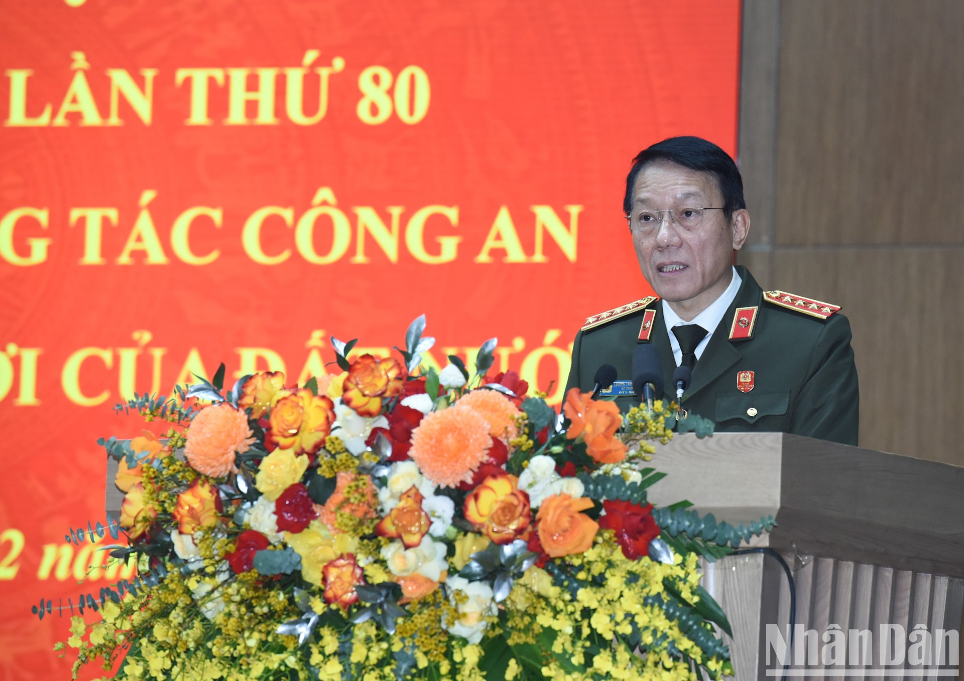 El ministro de Seguridad Pública, Luong Tam Quang, habla en la cita. El ministro de Seguridad Pública, Luong Tam Quang, habla en la cita.