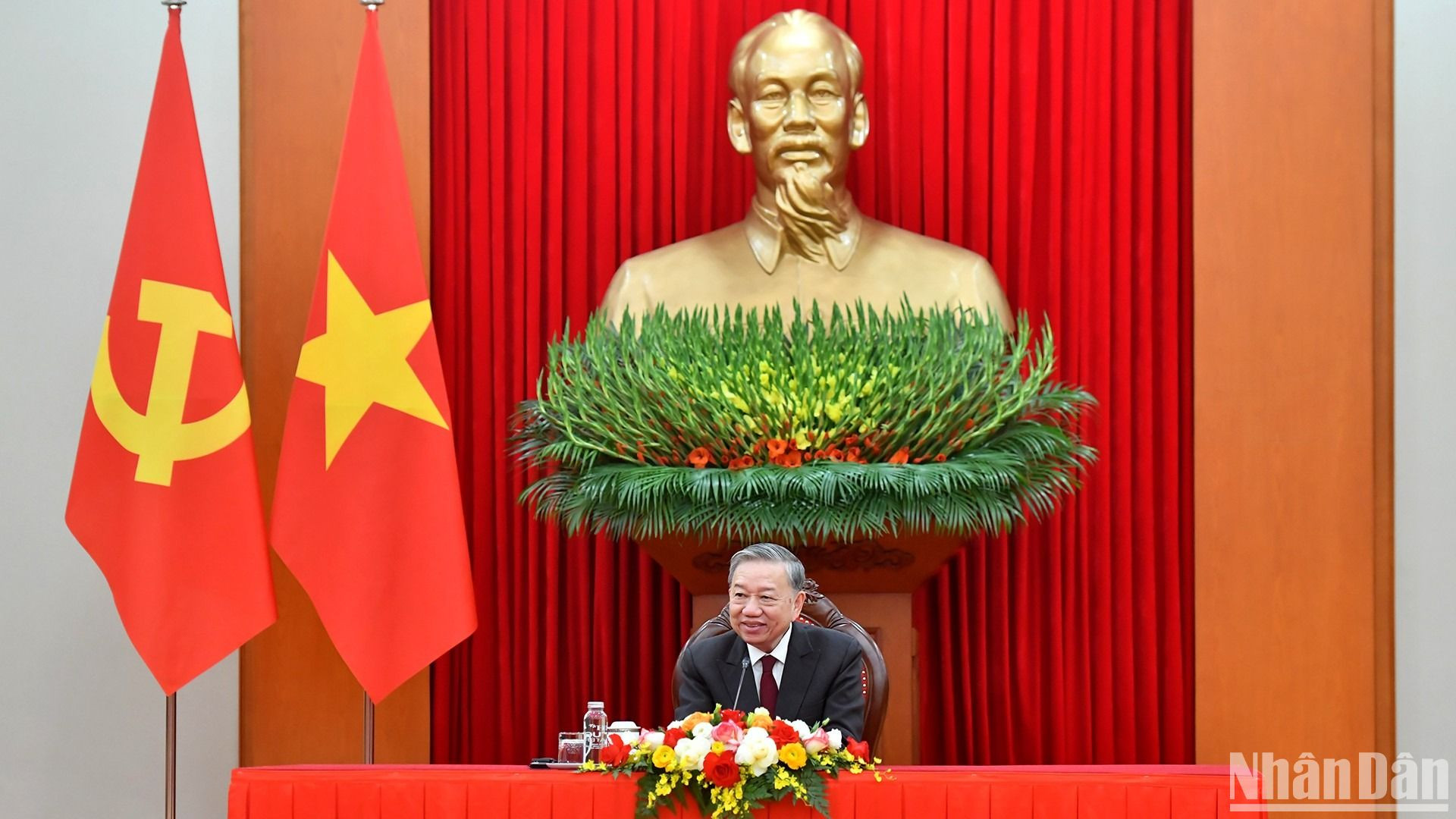 [Foto] Líder partidista vietnamita mantiene conversación telefónica con secretario general del Partido de Acción Popular y primer ministro de Singapur