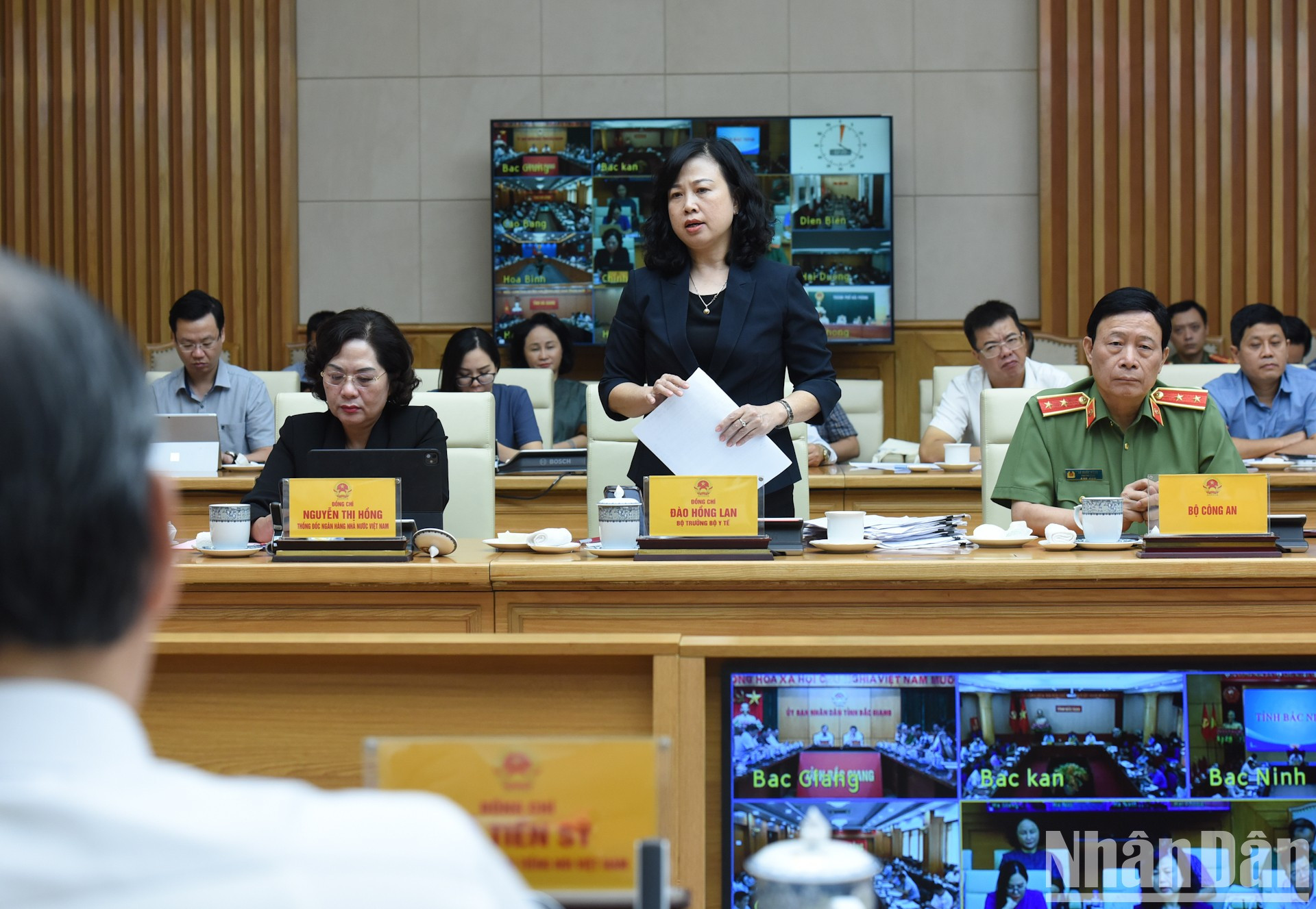 Según la ministra de Salud Pública, Dao Hong Lan, su cartera ha enviado medicamentos y productos químicos a las localidades para garantizar la prevención y el control de enfermedades, el saneamiento ambiental, la desinfección y fuentes de agua limpia. Según la ministra de Salud Pública, Dao Hong Lan, su cartera ha enviado medicamentos y productos químicos a las localidades para garantizar la prevención y el control de enfermedades, el saneamiento ambiental, la desinfección y fuentes de agua limpia.