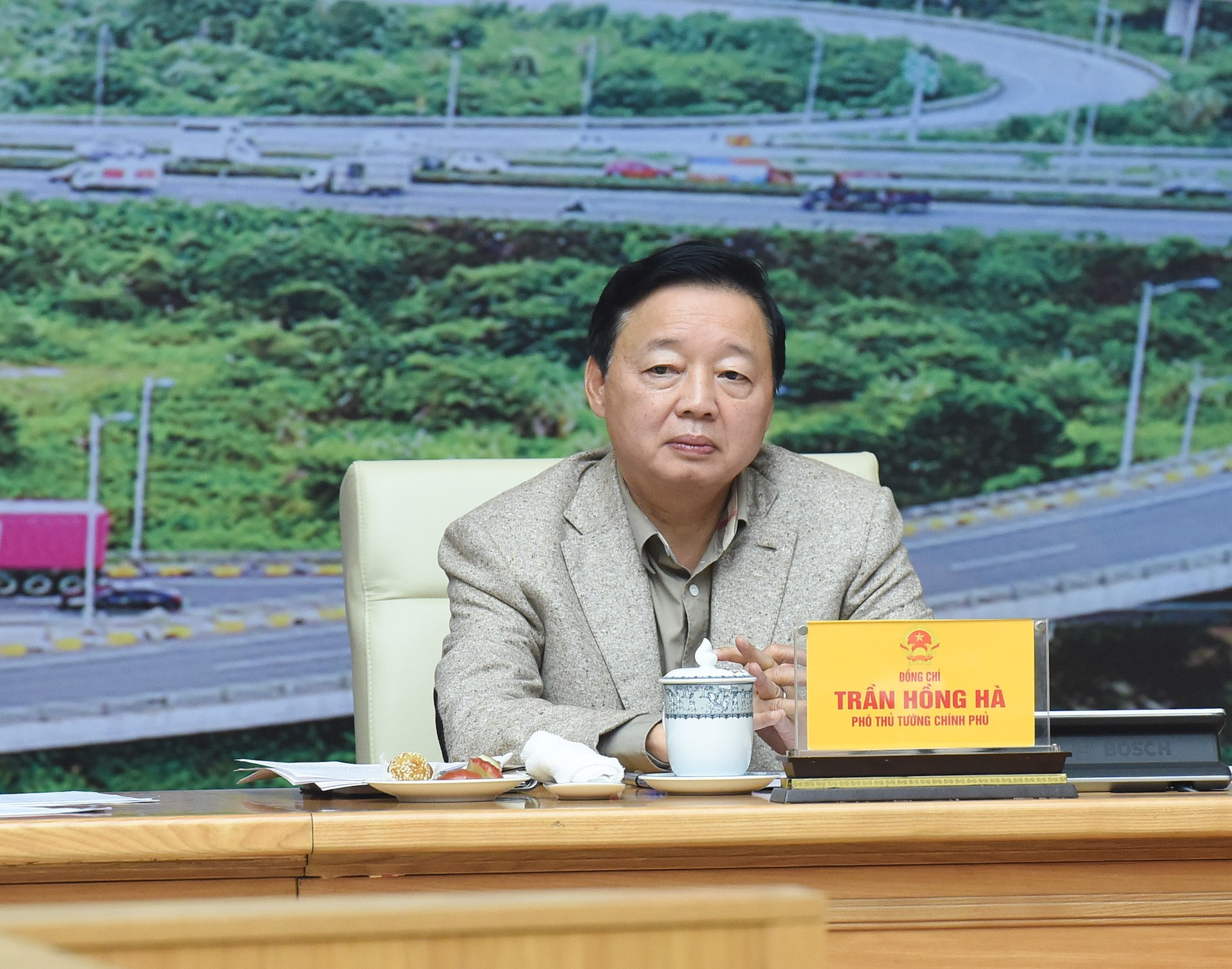 El viceprimer ministro Tran Hong Ha interviene en el acto. El viceprimer ministro Tran Hong Ha interviene en el acto.