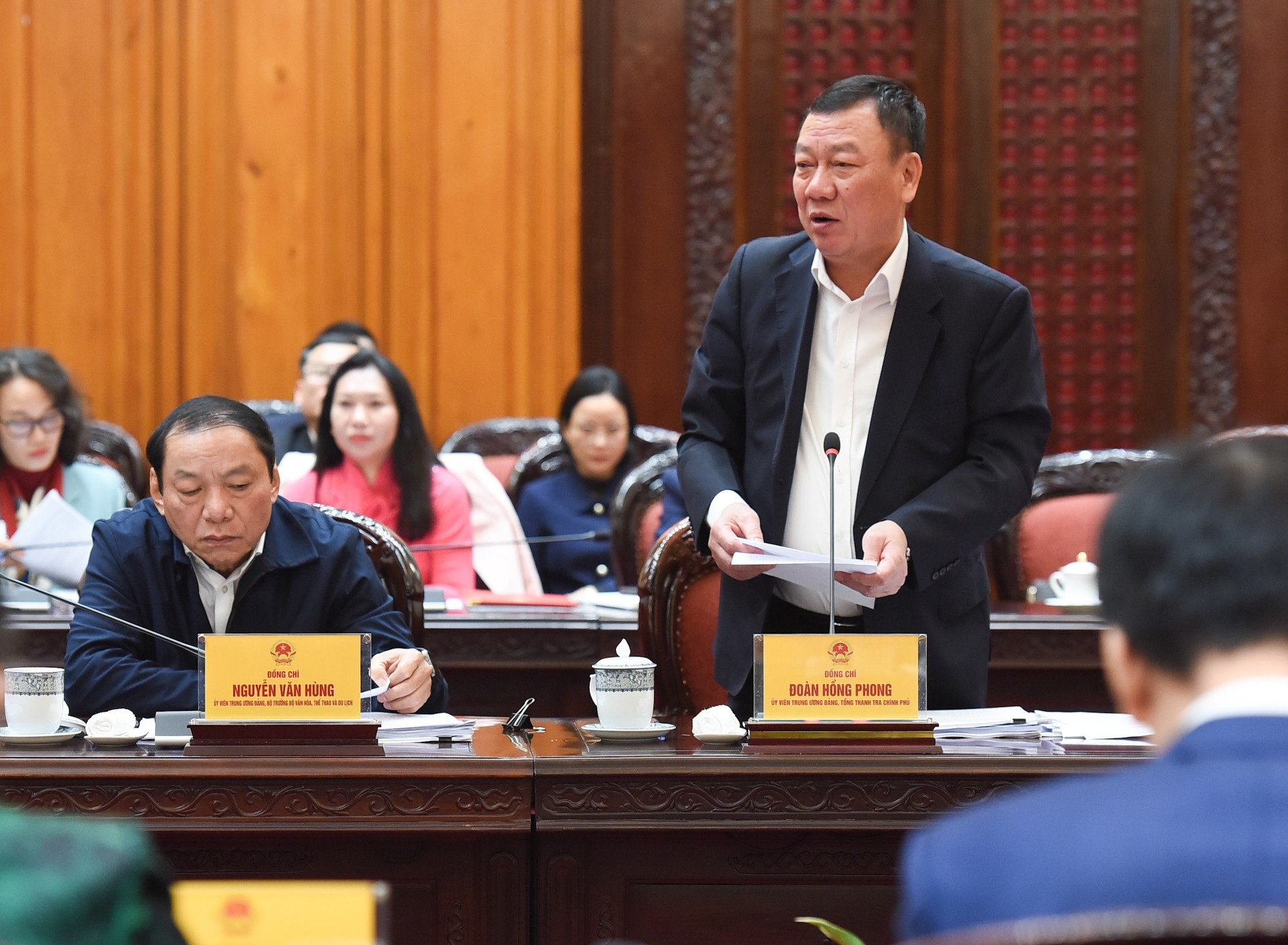 El inspector general del Gobierno de Vietnam, Doan Hong Phong, expresa su opinión.