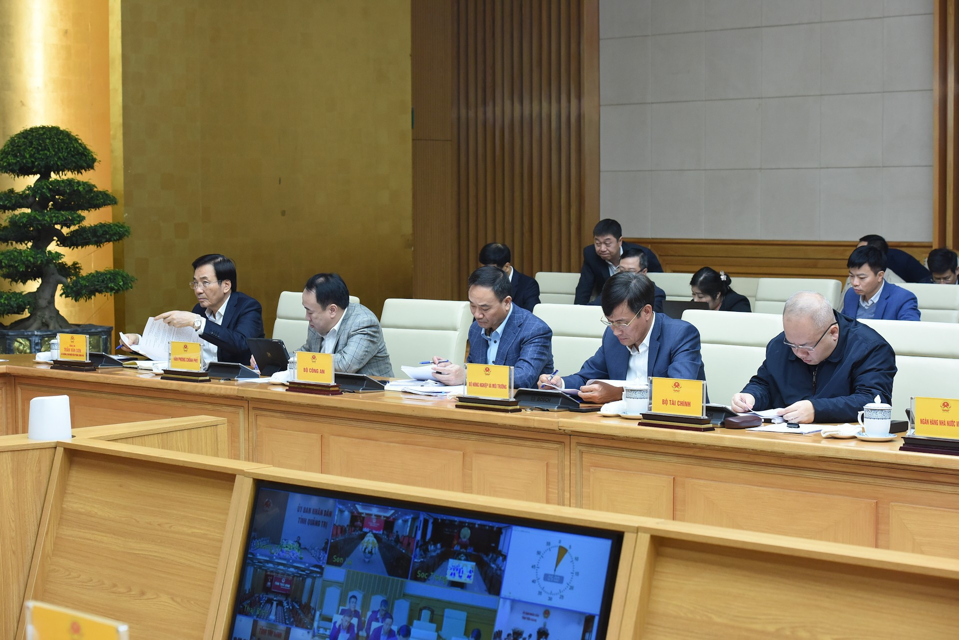 Representantes de líderes de ministerios, departamentos y sectores en el evento. Representantes de líderes de ministerios, departamentos y sectores en el evento.