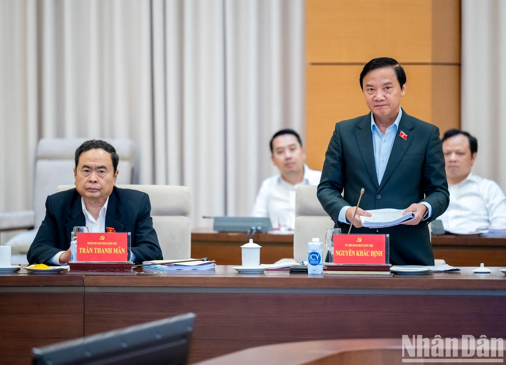 El vicepresidente del Parlamento, Nguyen Khac Dinh.