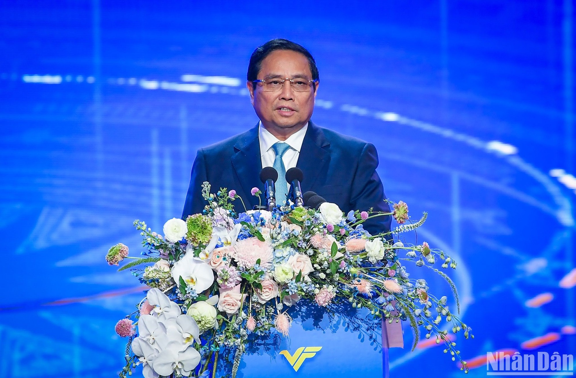 En su discurso, Pham Minh Chinh afirma que las obras galardonadas son iniciativas innovadoras y soluciones importantes para resolver desafíos globales comunes gracias a su alcance integral en campos clave como la informática, la salud pública, la salud global, la ciencia de los materiales y la medicina regenerativa, y que contribuyen a configurar el futuro del mundo.