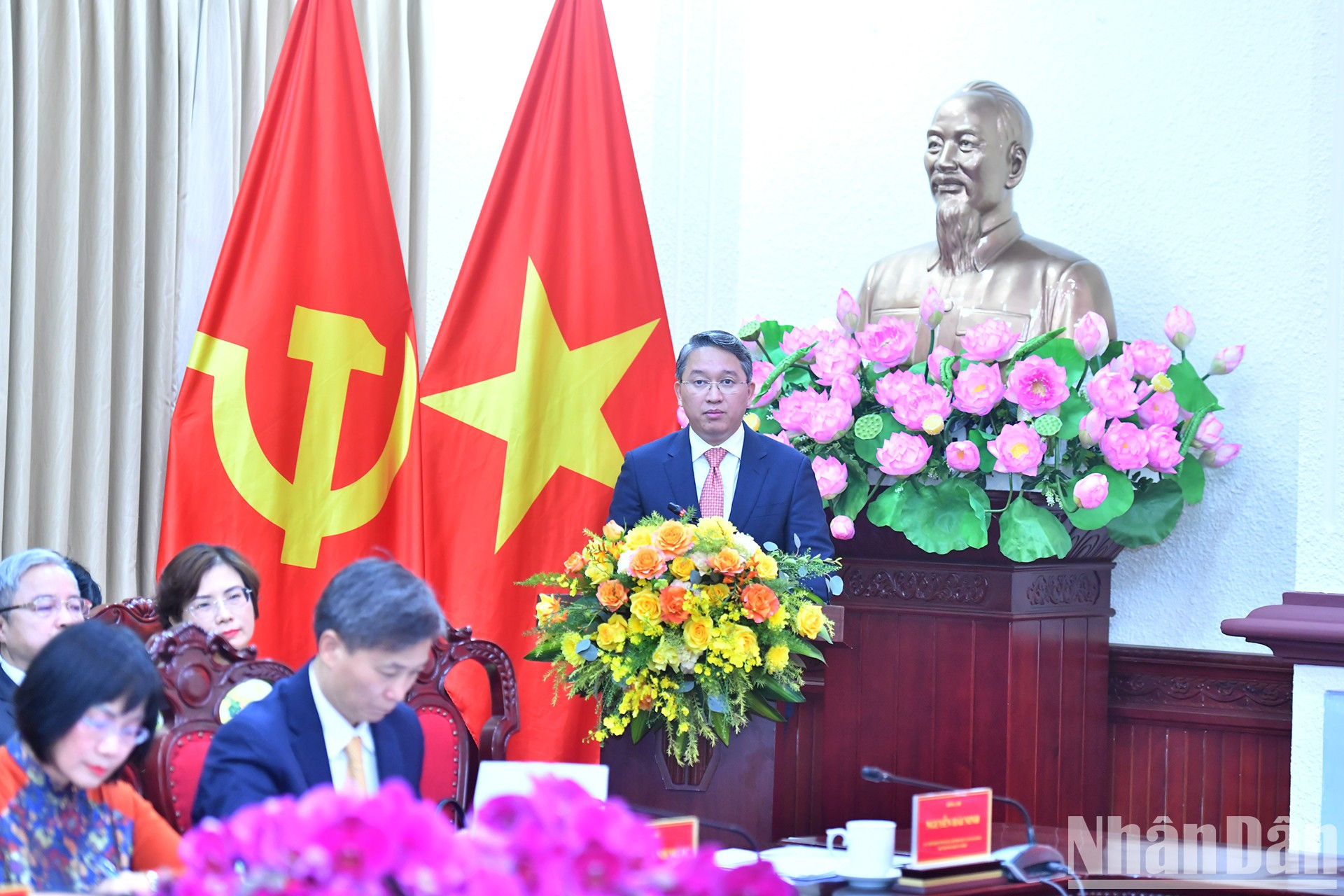 El secretario del Comité del Partido y ministro de Justicia, Nguyen Hai Ninh, habla en la cita.