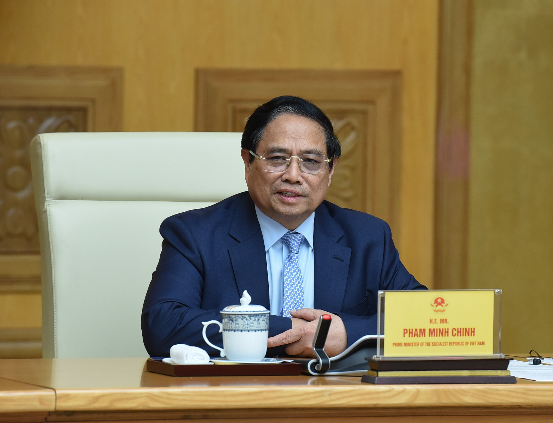 El primer ministro de Vietnam, Pham Minh Chinh, habla en la recepción.