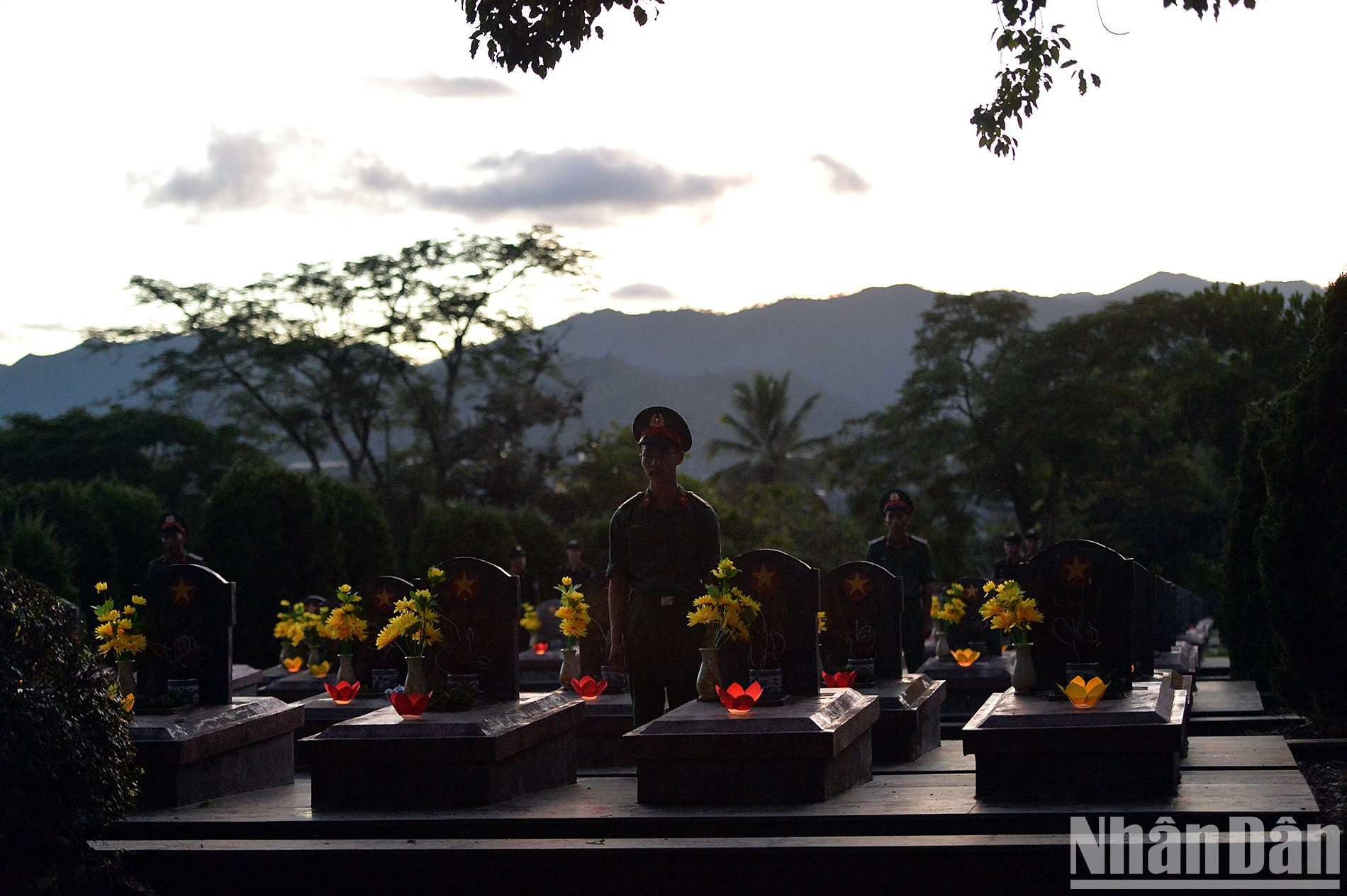 En el cementerio de los mártires de Doc Lap (Independencia) en la norteña provincia vietnamita de Dien Bien. En el cementerio de los mártires de Doc Lap (Independencia) en la norteña provincia vietnamita de Dien Bien.