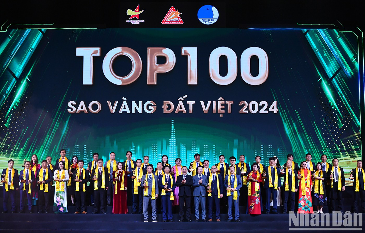 Las 100 mejores empresas de Vietnam galardonadas.