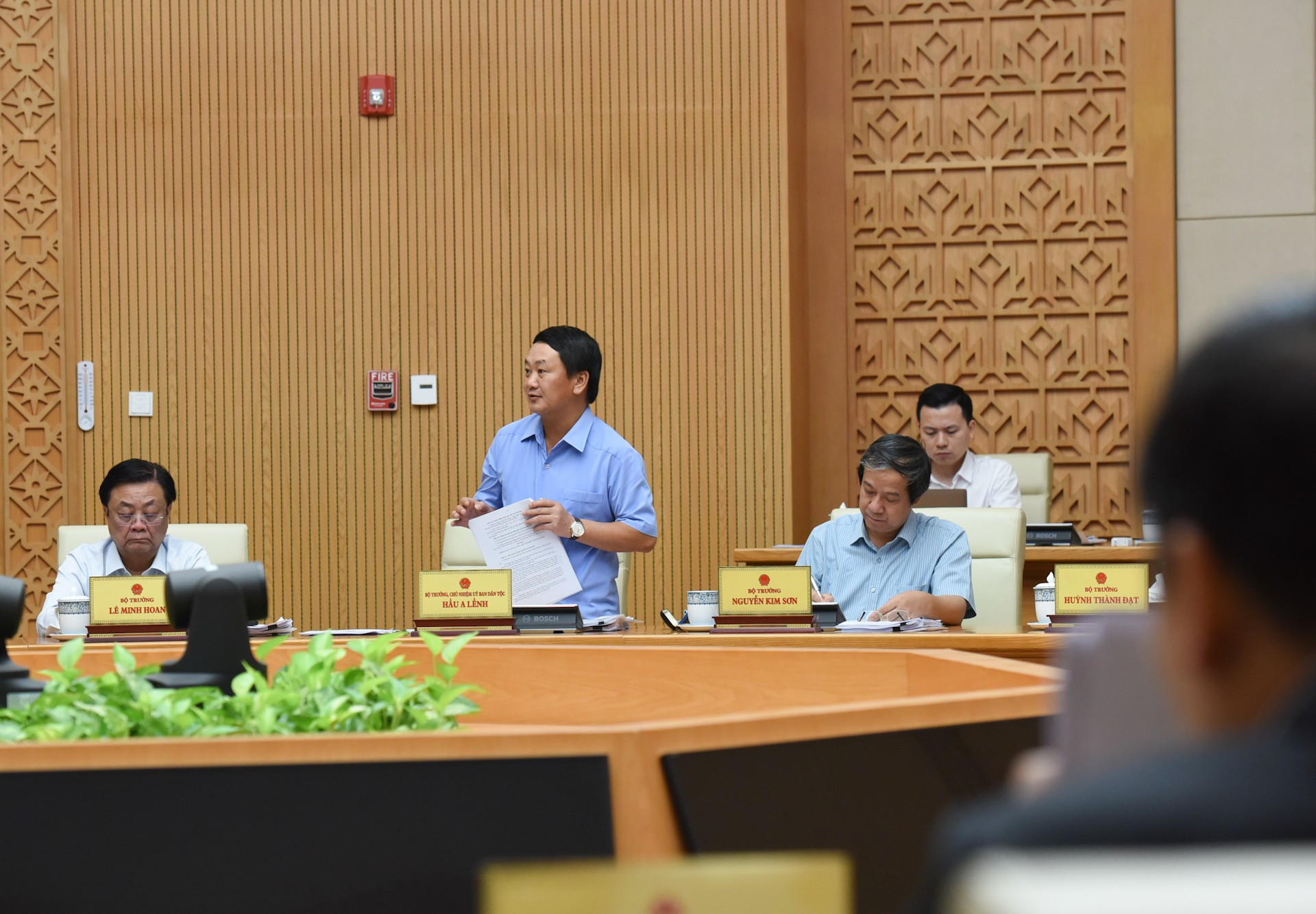 El ministro Hau A Lenh, jefe del Comité de Asuntos Étnicos del Gobierno.