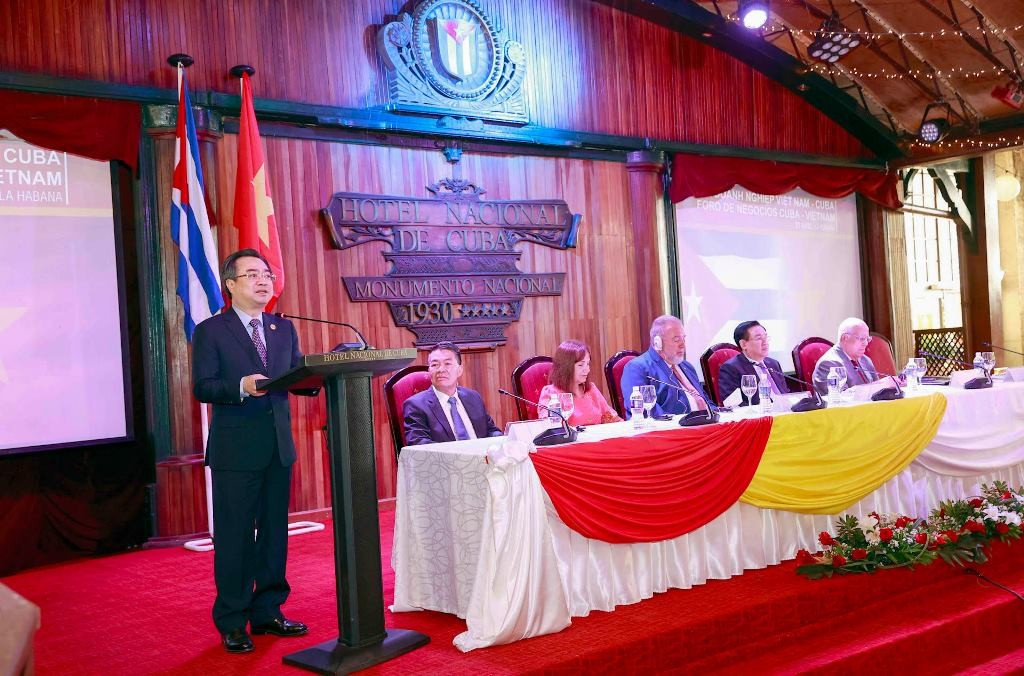 [Foto] Máximo dirigente legislativo vietnamita asiste al Foro de Comercio e Inversión Vietnam-Cuba ảnh 3