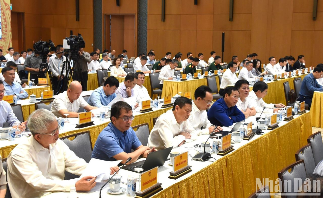 Representantes de líderes de los ministerios, departamentos y sectores.