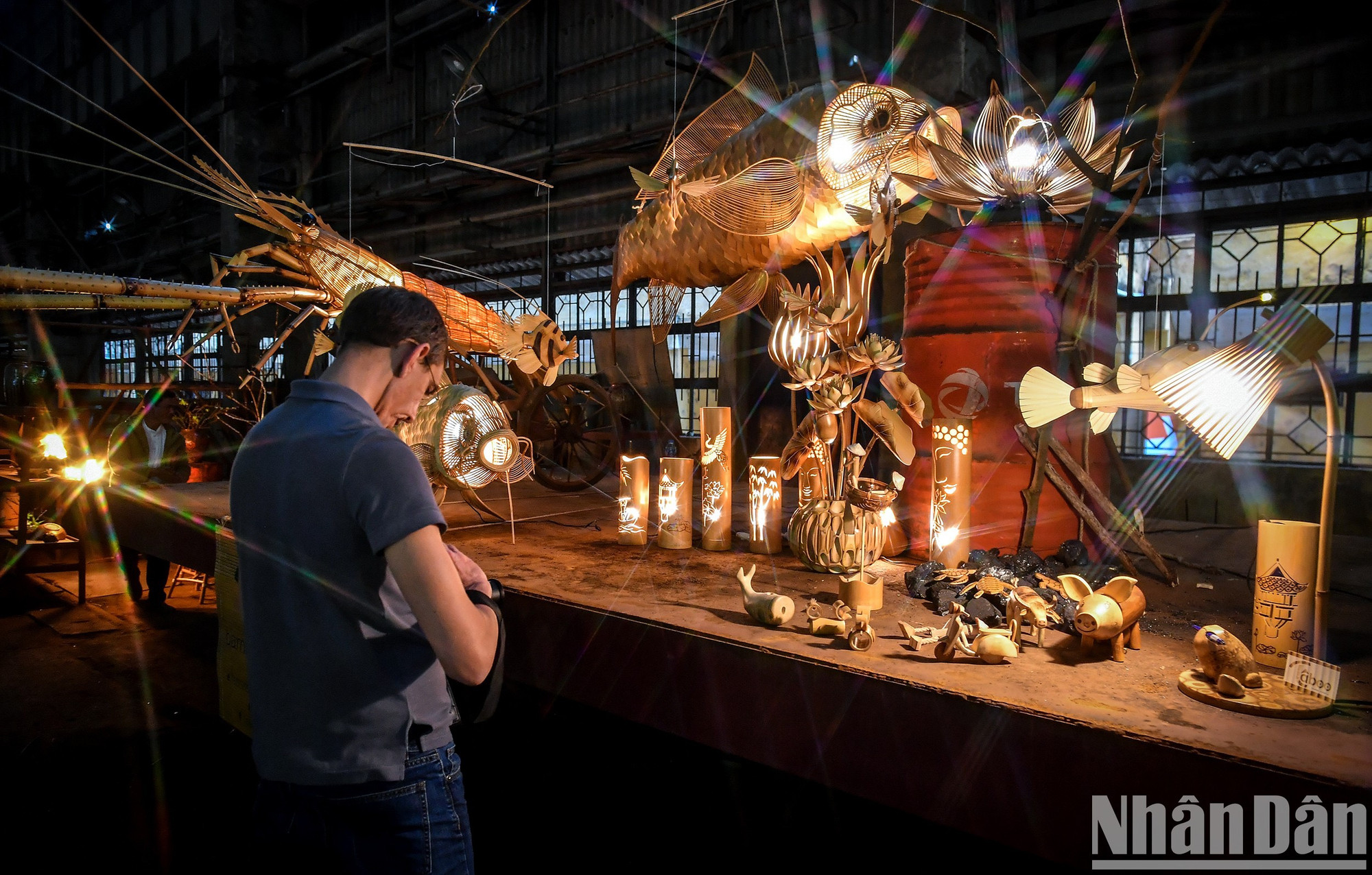 Las exquisitas artesanías son de particular interés para los turistas extranjeros.