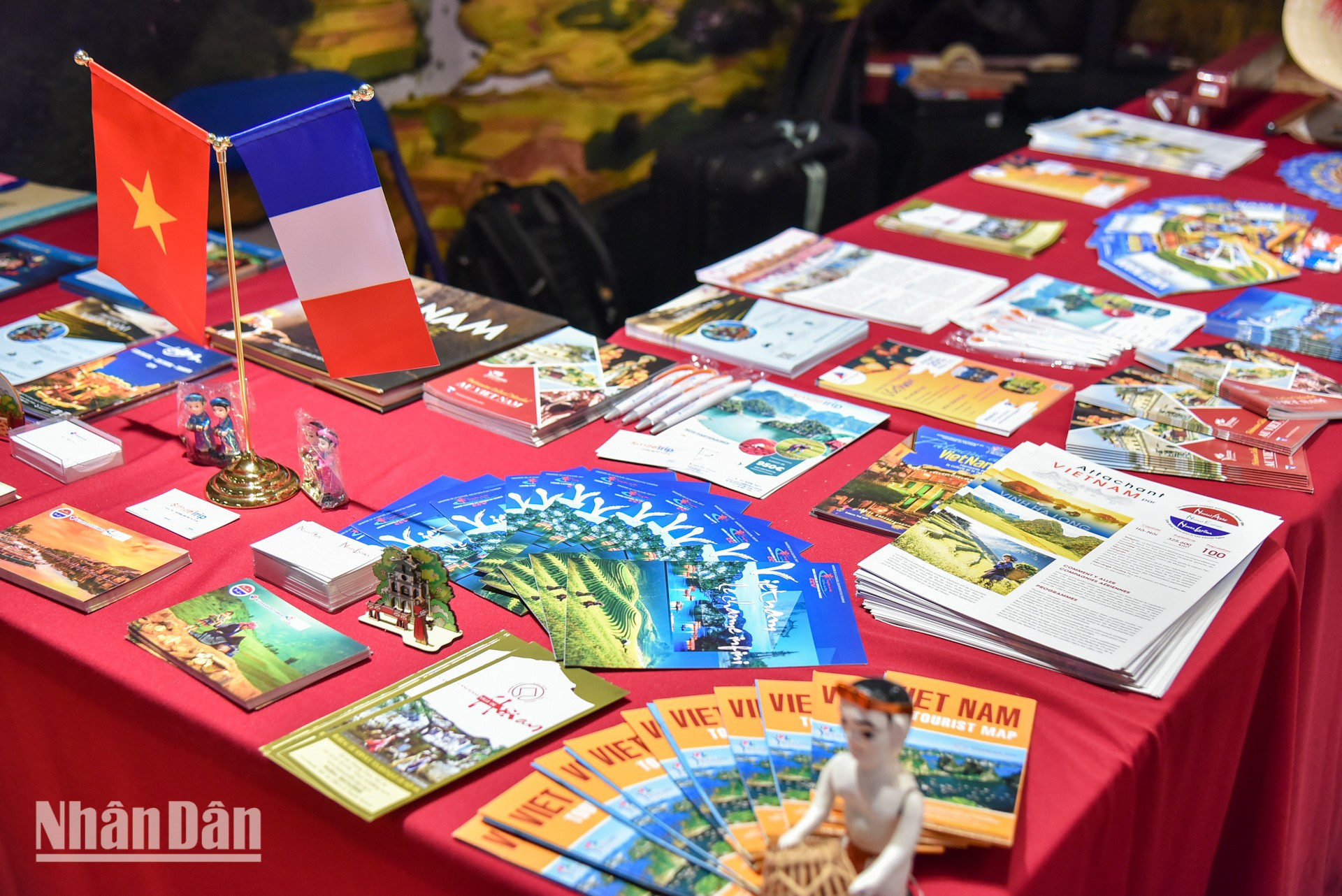 Además, la participación de Vietnam en la Feria Internacional de París es un testimonio de los esfuerzos por fortalecer la cooperación económica y cultural entre Vietnam y Francia.