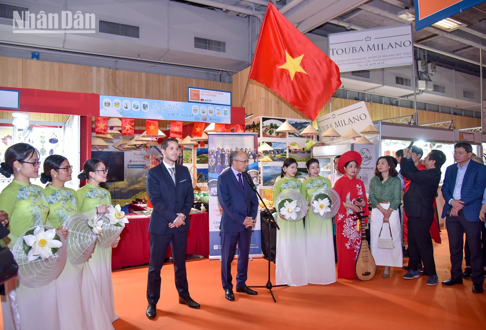 En la feria, Vietnam reafirma su importante posición con un stand espacioso marcado por su identidad cultural.