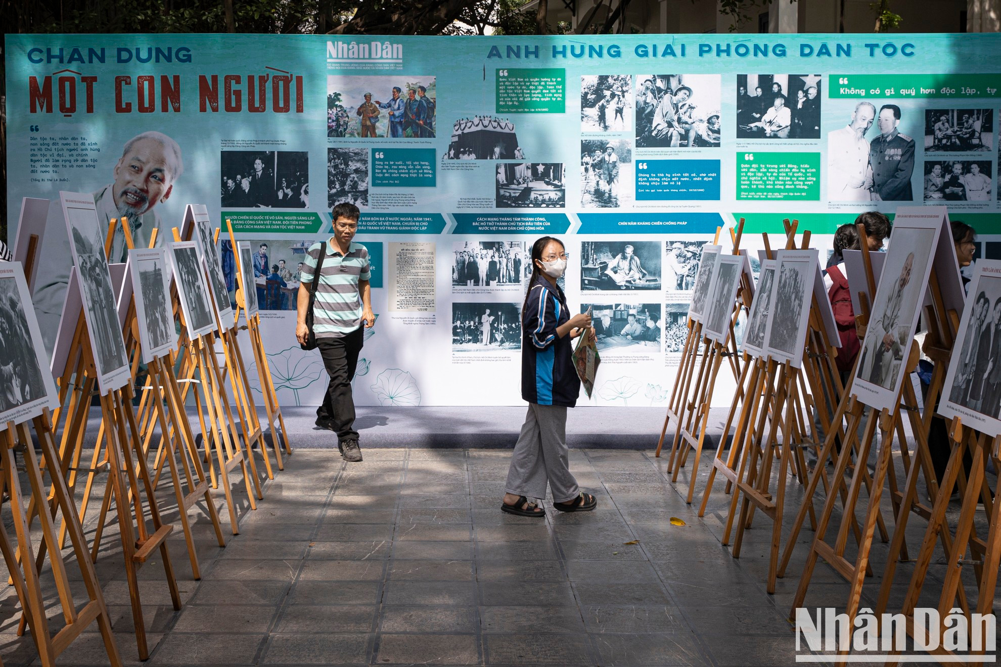La exposición consta de tres partes temáticas: Retrato de un hombre, Afecto de la nación por el Tío Ho y El Tío Ho con el periódico Nhan Dan.
