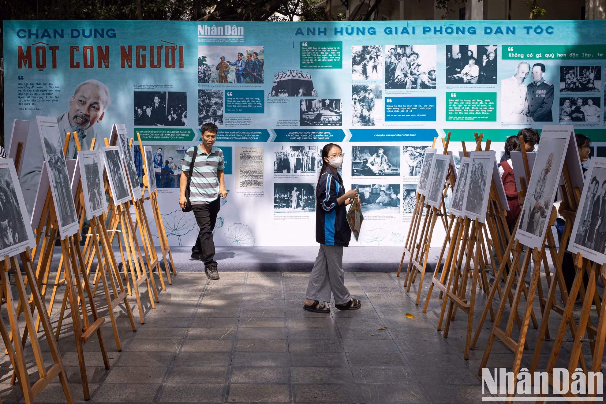 La exposición consta de tres partes temáticas: Retrato de un hombre, Afecto de la nación por el Tío Ho y El Tío Ho con el periódico Nhan Dan.