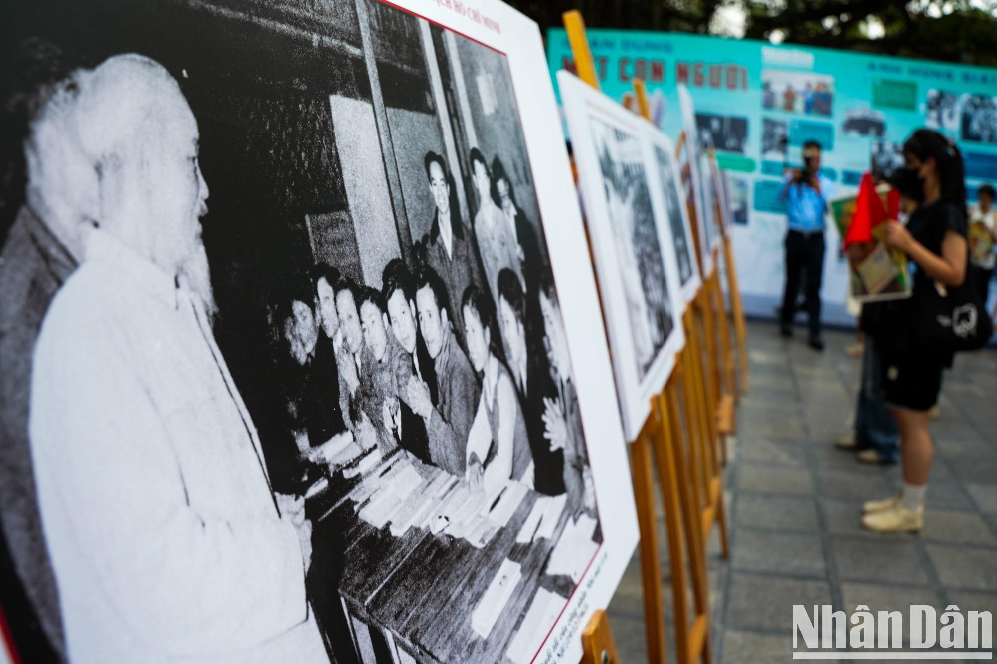 La imagen del Tío Ho en los corazones del pueblo.