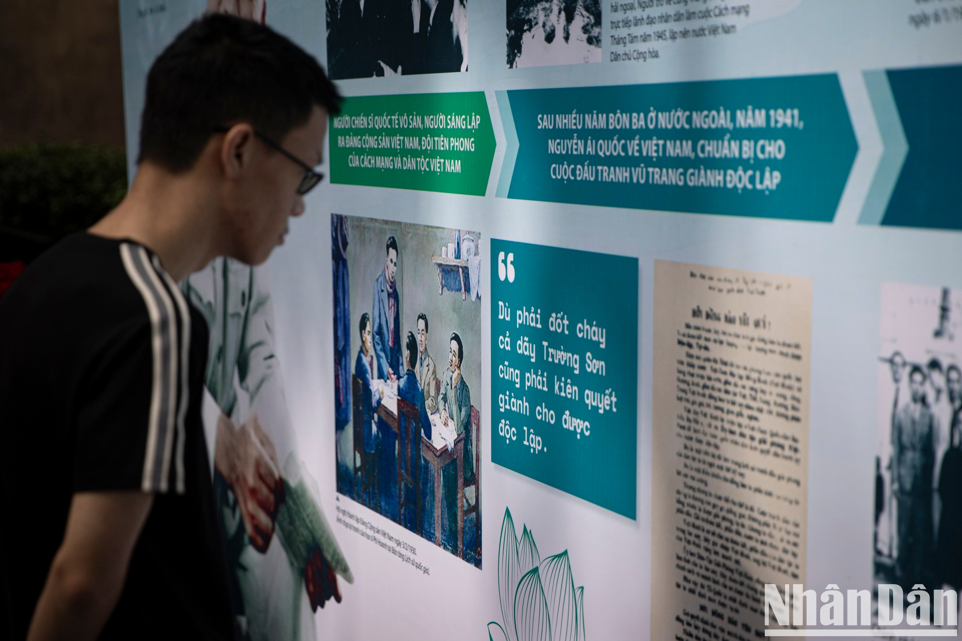 La exposición fotográfica es un espacio de exhibición emotivo que reúne imágenes valiosas del Presidente Ho Chi Minh, entre las que hay fotos familiares y obras artísticas inéditas.