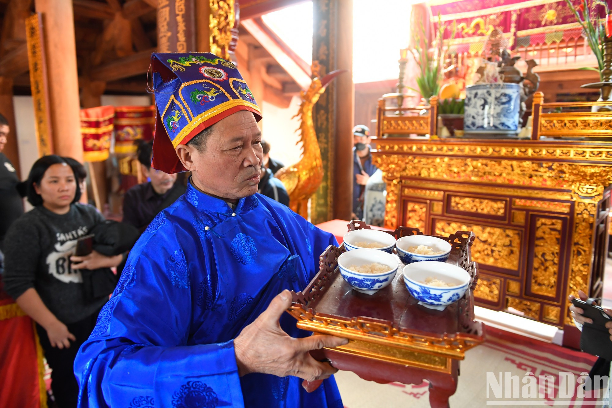 Al final del certamen, los equipos compartirán arroz con los aldeanos, esperanzados en un año próspero y pacífico. Al final del certamen, los equipos compartirán arroz con los aldeanos, esperanzados en un año próspero y pacífico.