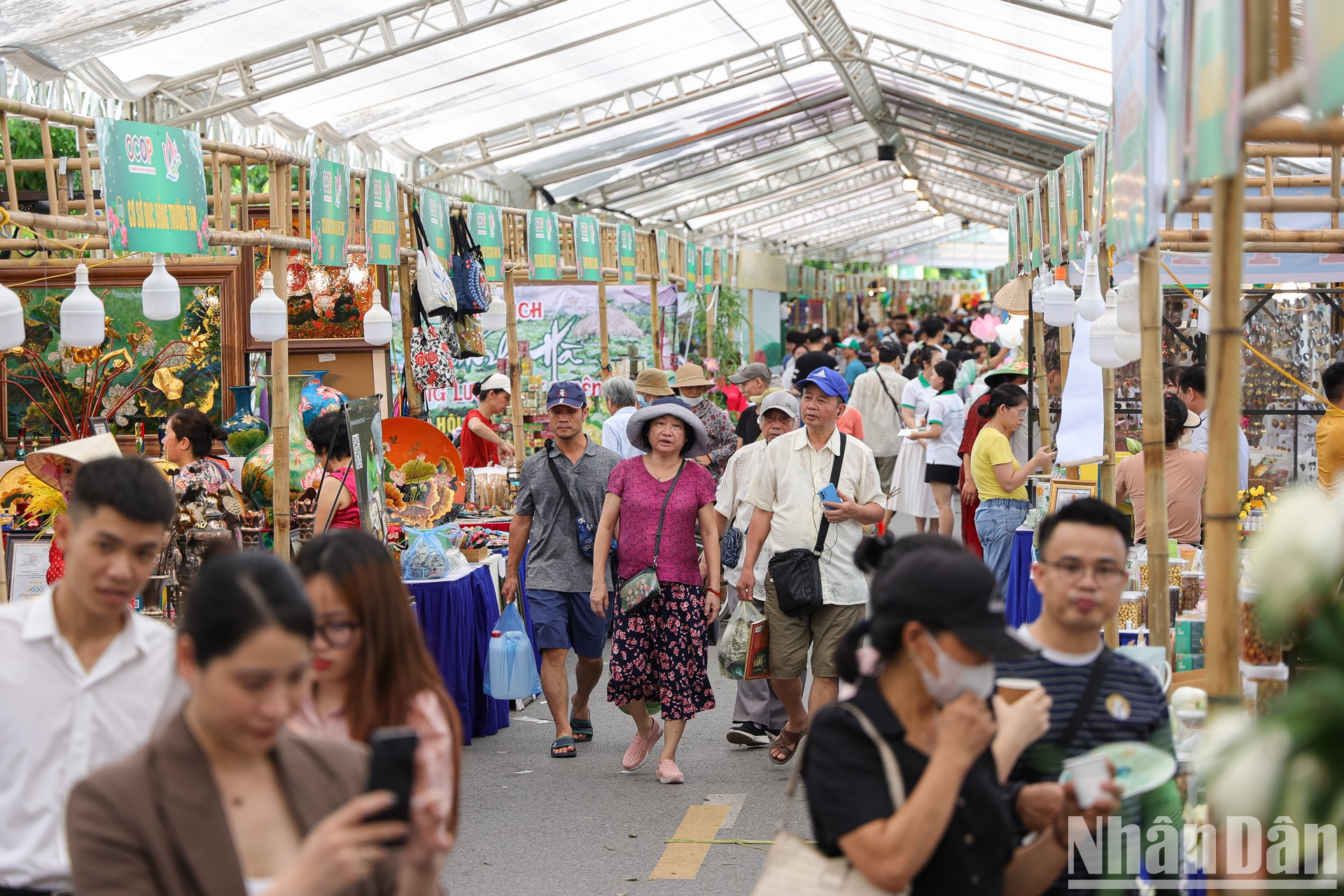 La iniciativa tiene por objetivo fortalecer el programa OCOP y atraer turistas a Hanói y Tay Ho. La iniciativa tiene por objetivo fortalecer el programa OCOP y atraer turistas a Hanói y Tay Ho.