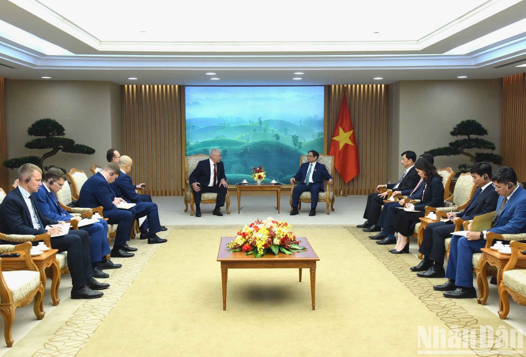 Vista general de la reunión. Vista general de la reunión.