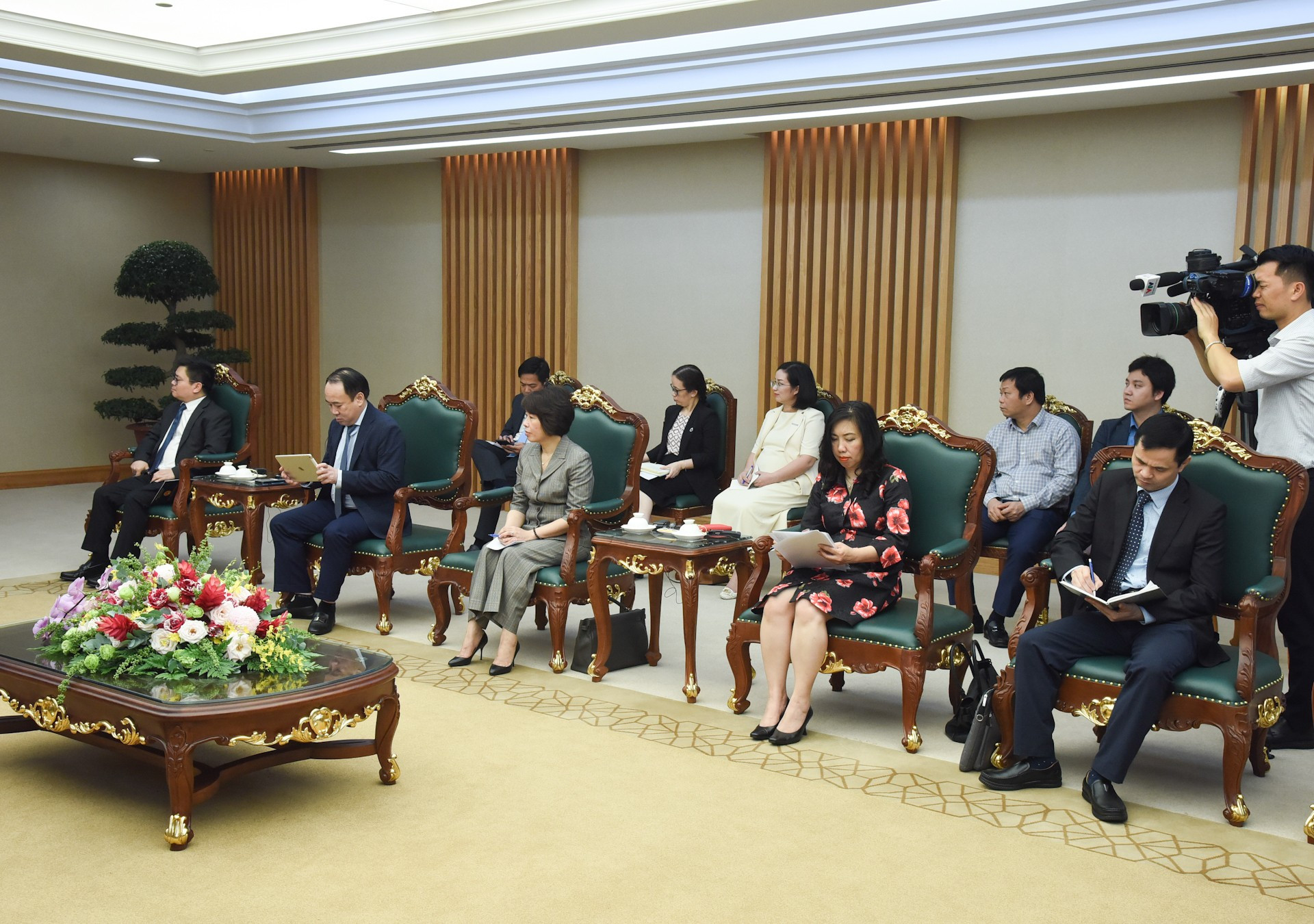 Representantes de ministerios, departamentos y sectores del Gobierno vietnamita. Representantes de ministerios, departamentos y sectores del Gobierno vietnamita.