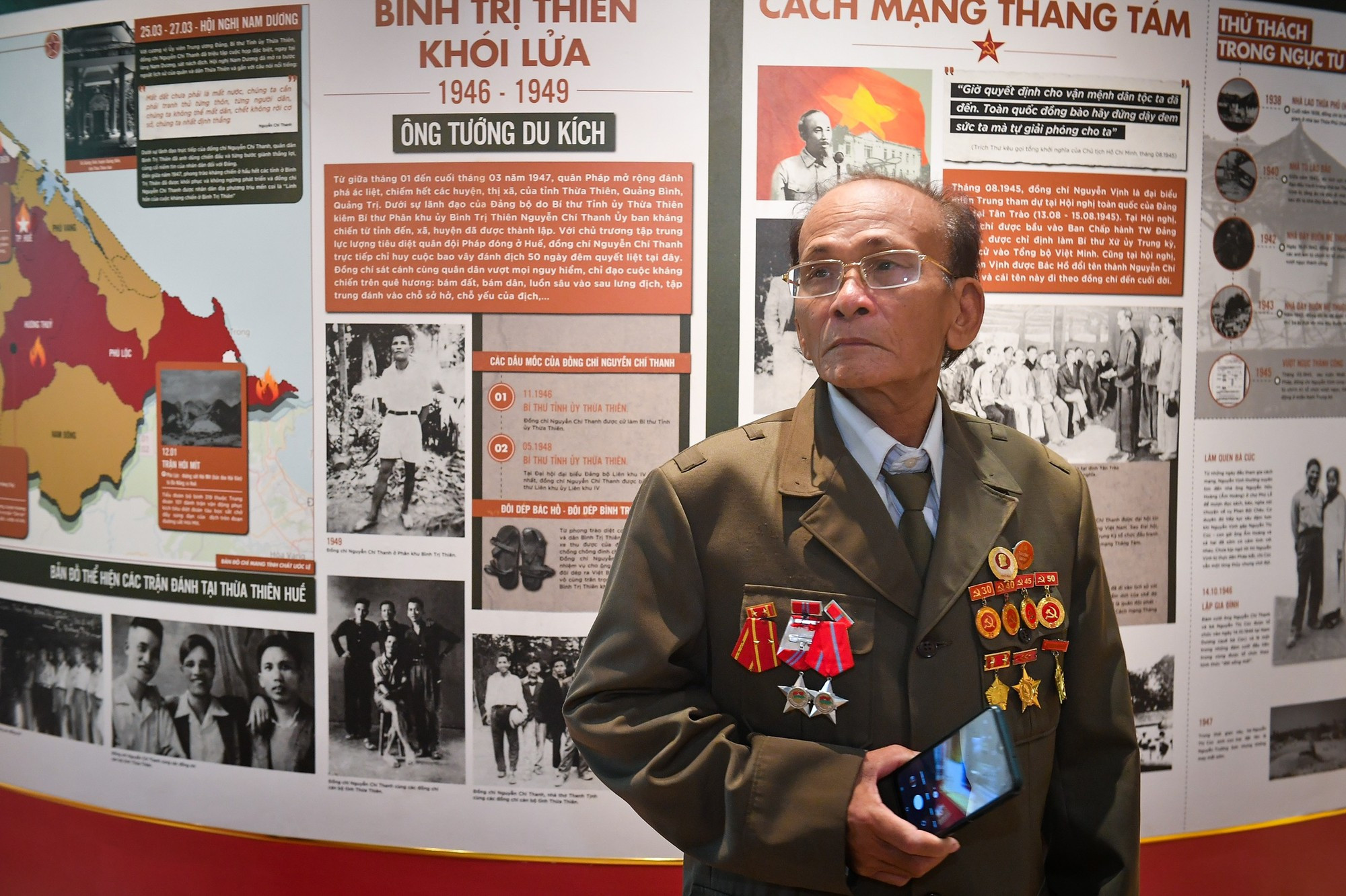 Un veterano visita el Museo.