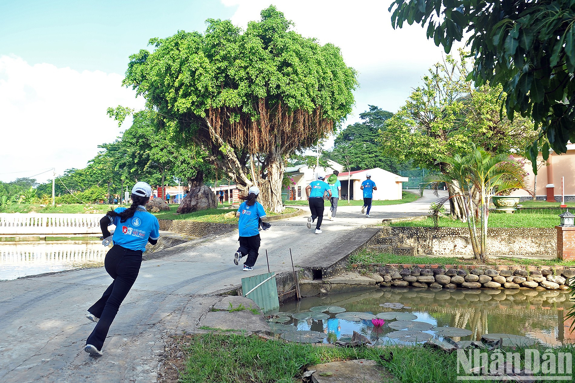 Los delegados compiten con un espíritu positivo y entusiasta. Los delegados compiten con un espíritu positivo y entusiasta.