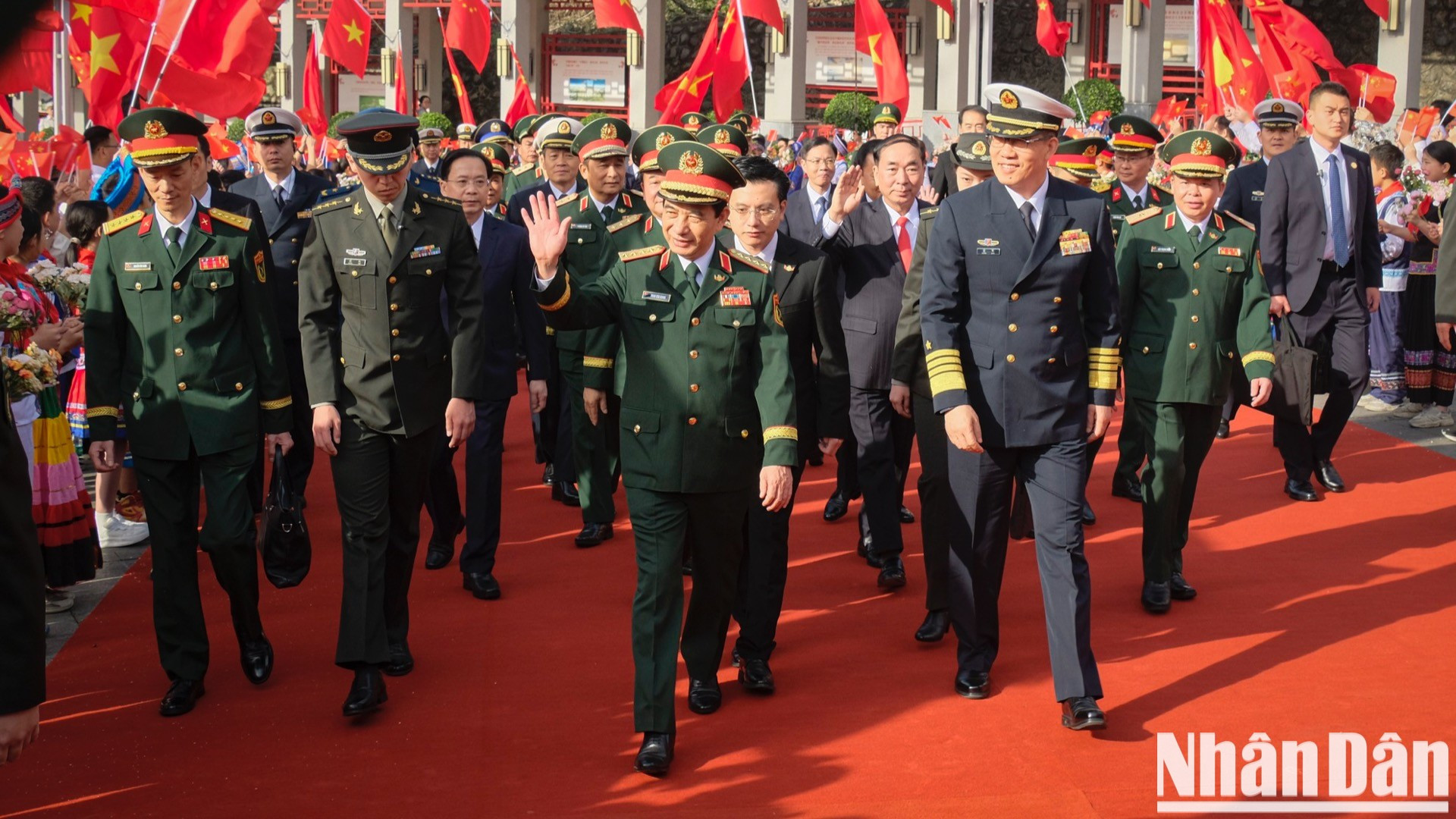 [Foto] Nutridas actividades del Noveno Intercambio Amistoso de Defensa Fronteriza Vietnam-China