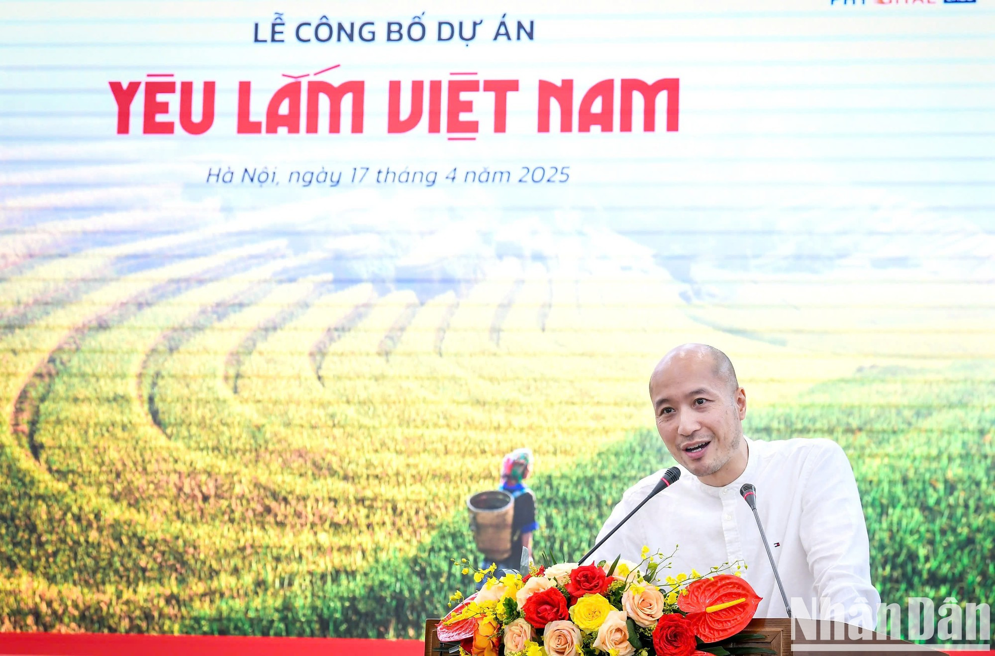 El músico Dong Quang Vinh comparte sus opiniones en el evento. El músico Dong Quang Vinh comparte sus opiniones en el evento.