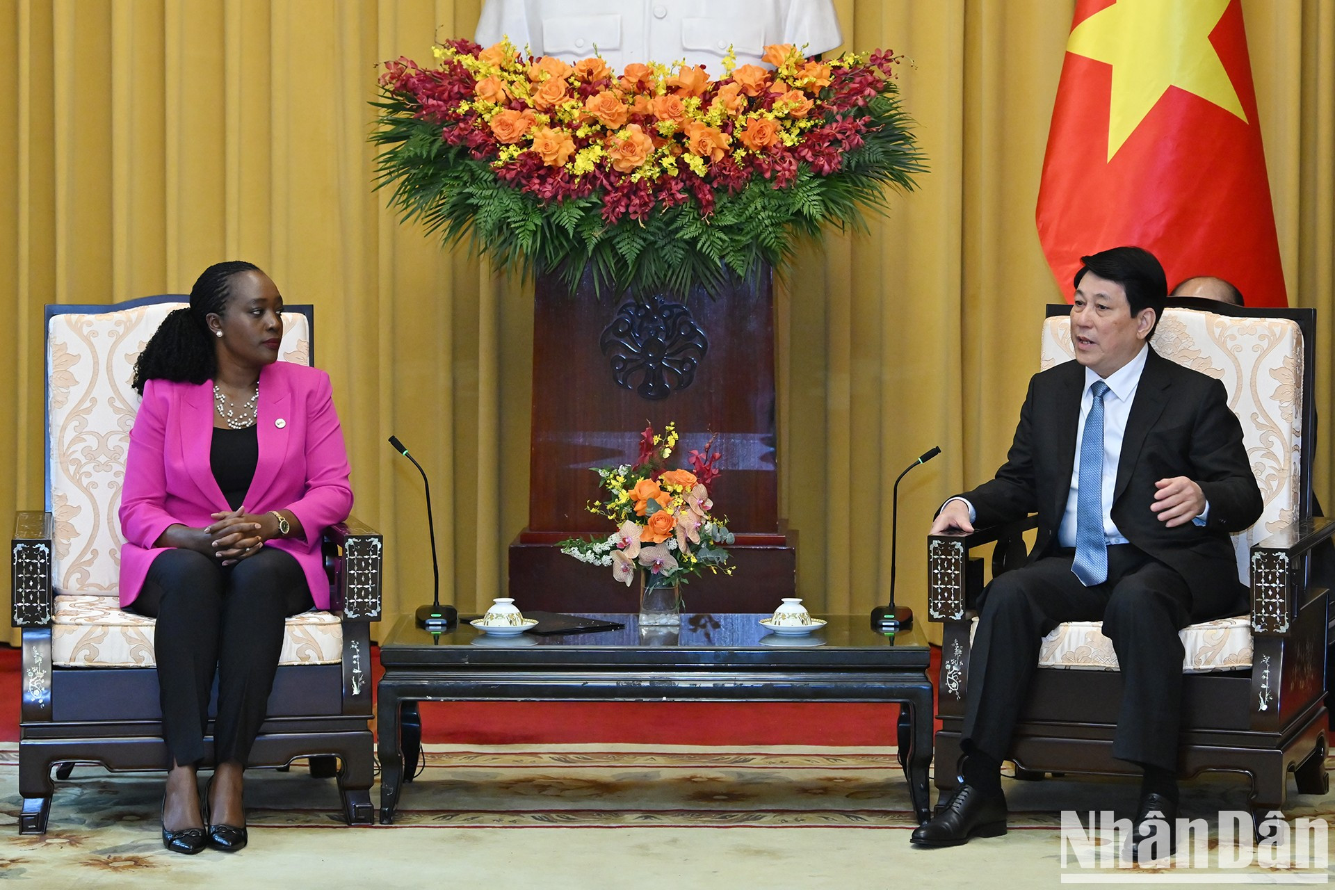 El presidente vietnamita, Luong Cuong recibe a la ministra de Defensa de Kenia, Soipan Tuya. El presidente vietnamita, Luong Cuong recibe a la ministra de Defensa de Kenia, Soipan Tuya.