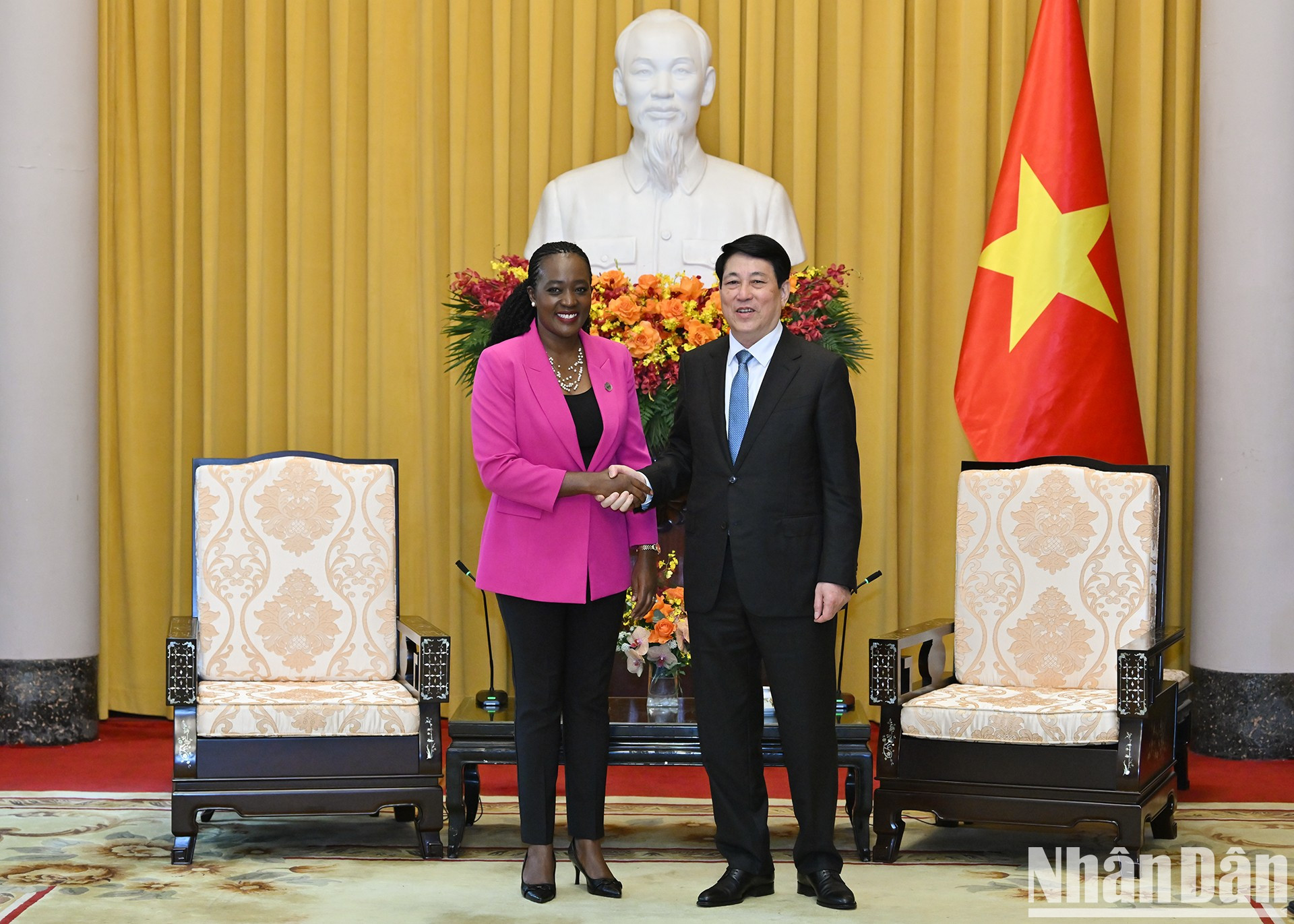 El presidente vietnamita, Luong Cuong y la ministra de Defensa de Kenia, Soipan Tuya. El presidente vietnamita, Luong Cuong y la ministra de Defensa de Kenia, Soipan Tuya.