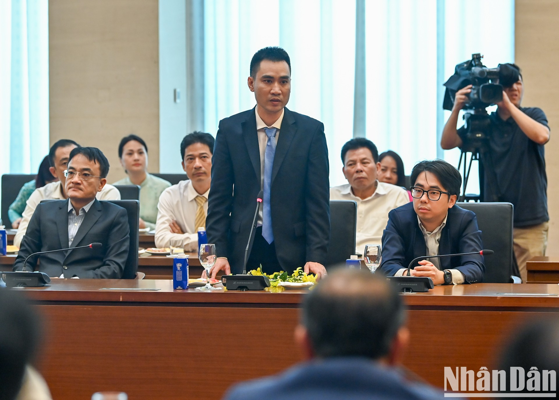 El delegado Nguyen Hoang Duc interviene en la reunión. El delegado Nguyen Hoang Duc interviene en la reunión.