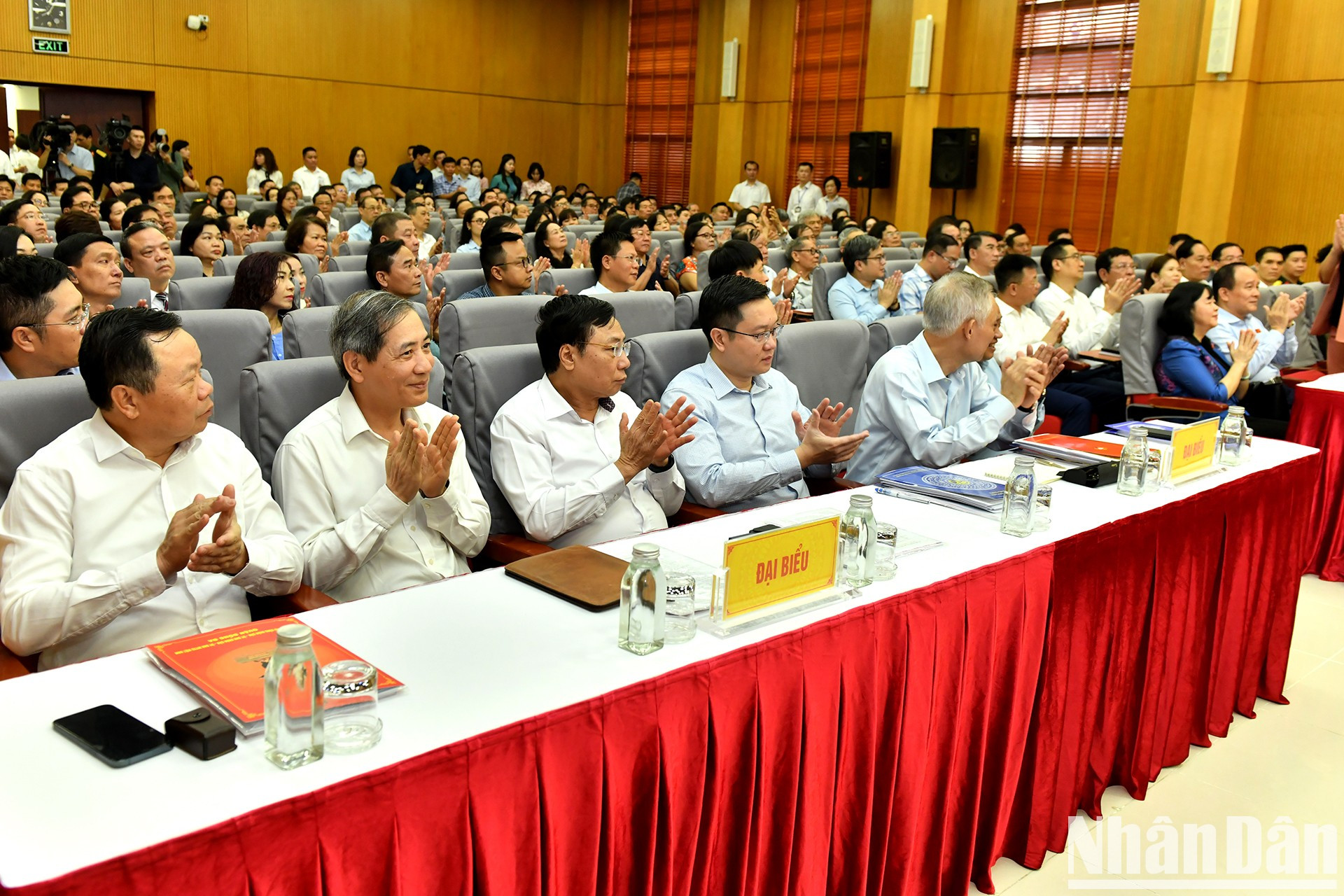 Delegados y votantes asistentes a la conferencia.