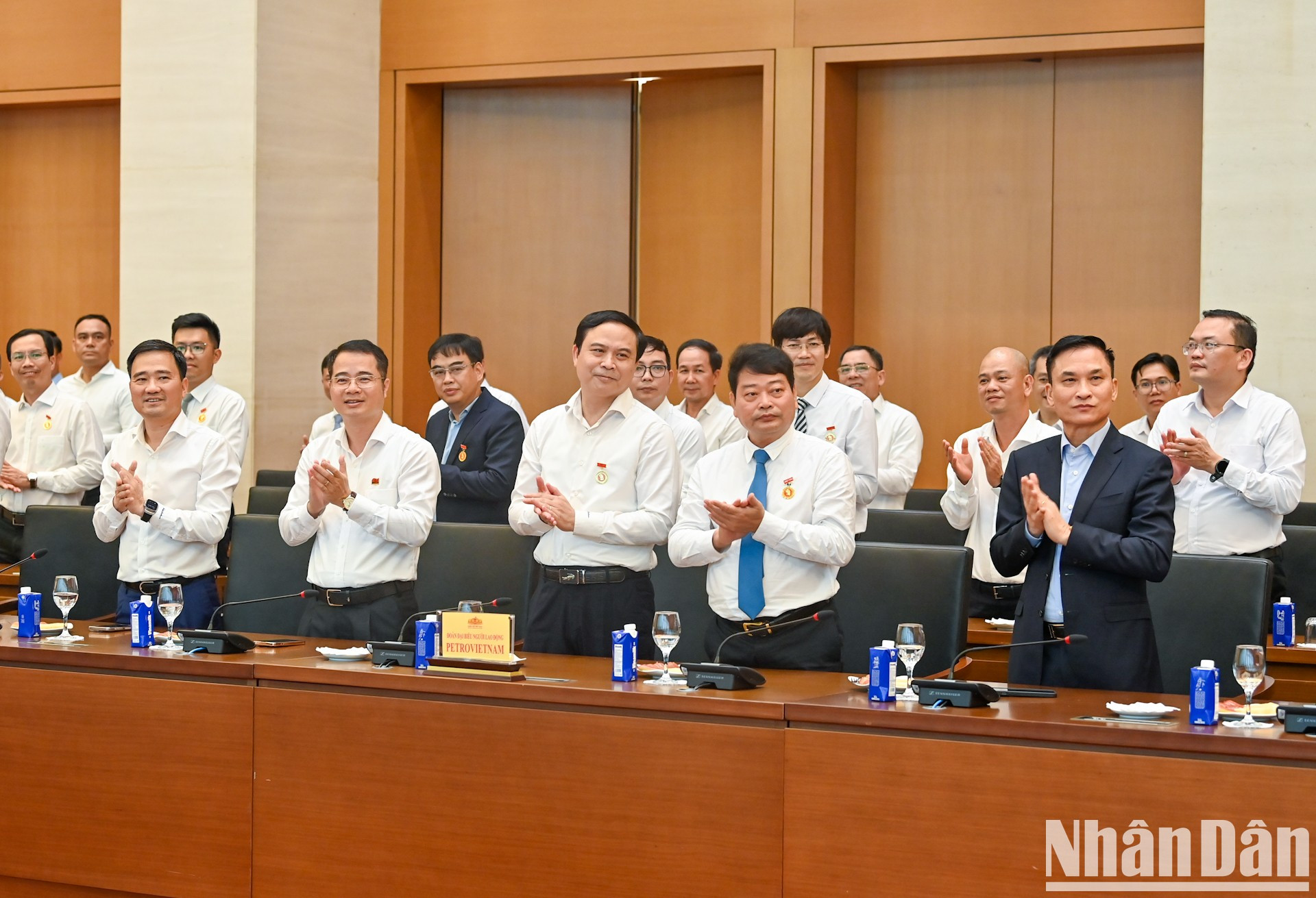 Los destacados trabajadores de la industria del petróleo y el gas. Los destacados trabajadores de la industria del petróleo y el gas.