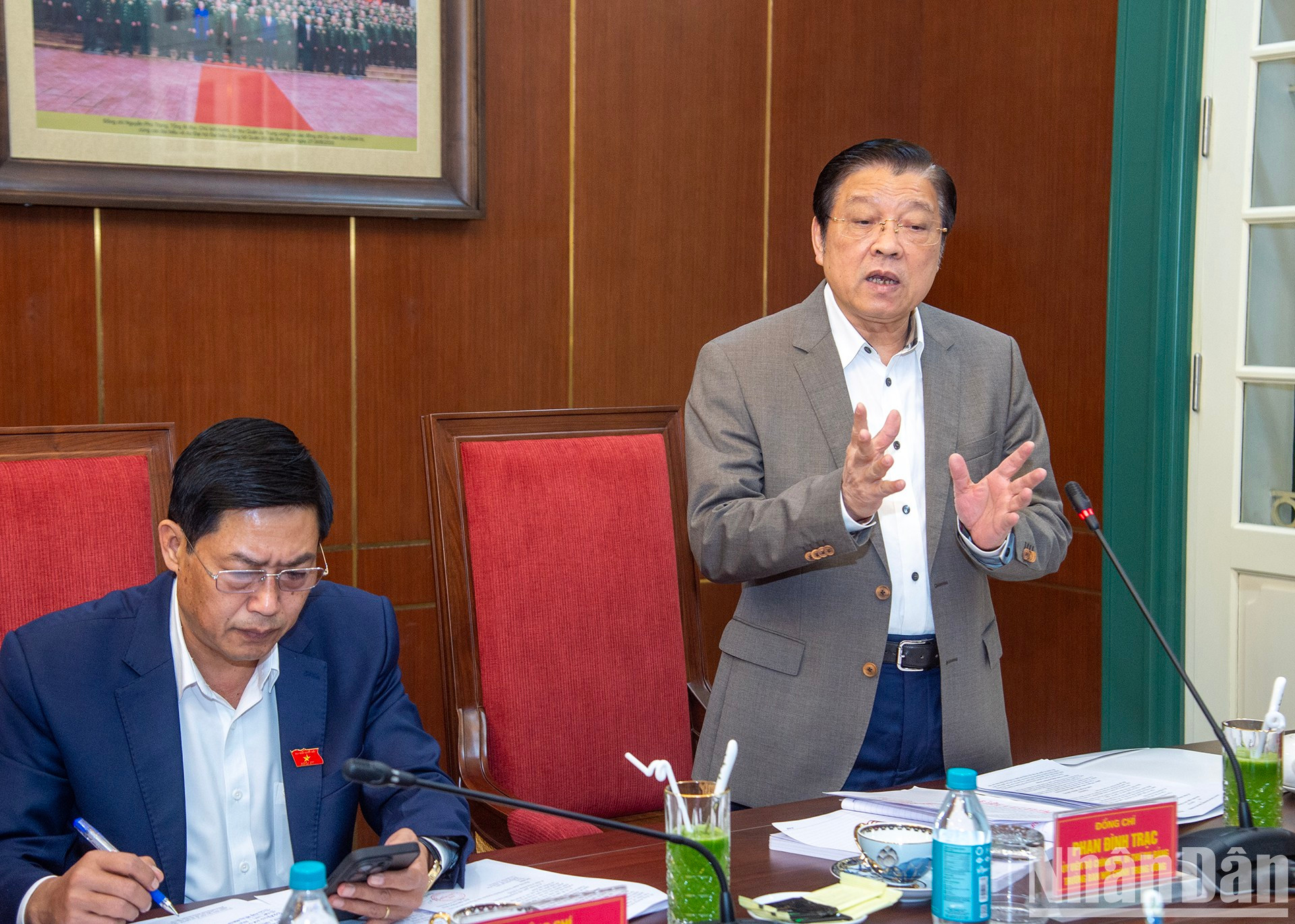 Phan Dinh Trac, miembro del Buró Político, jefe de su Comisión de Asuntos Internos y subjefe permanente del Comité Directivo Nacional de Reforma Judicial.