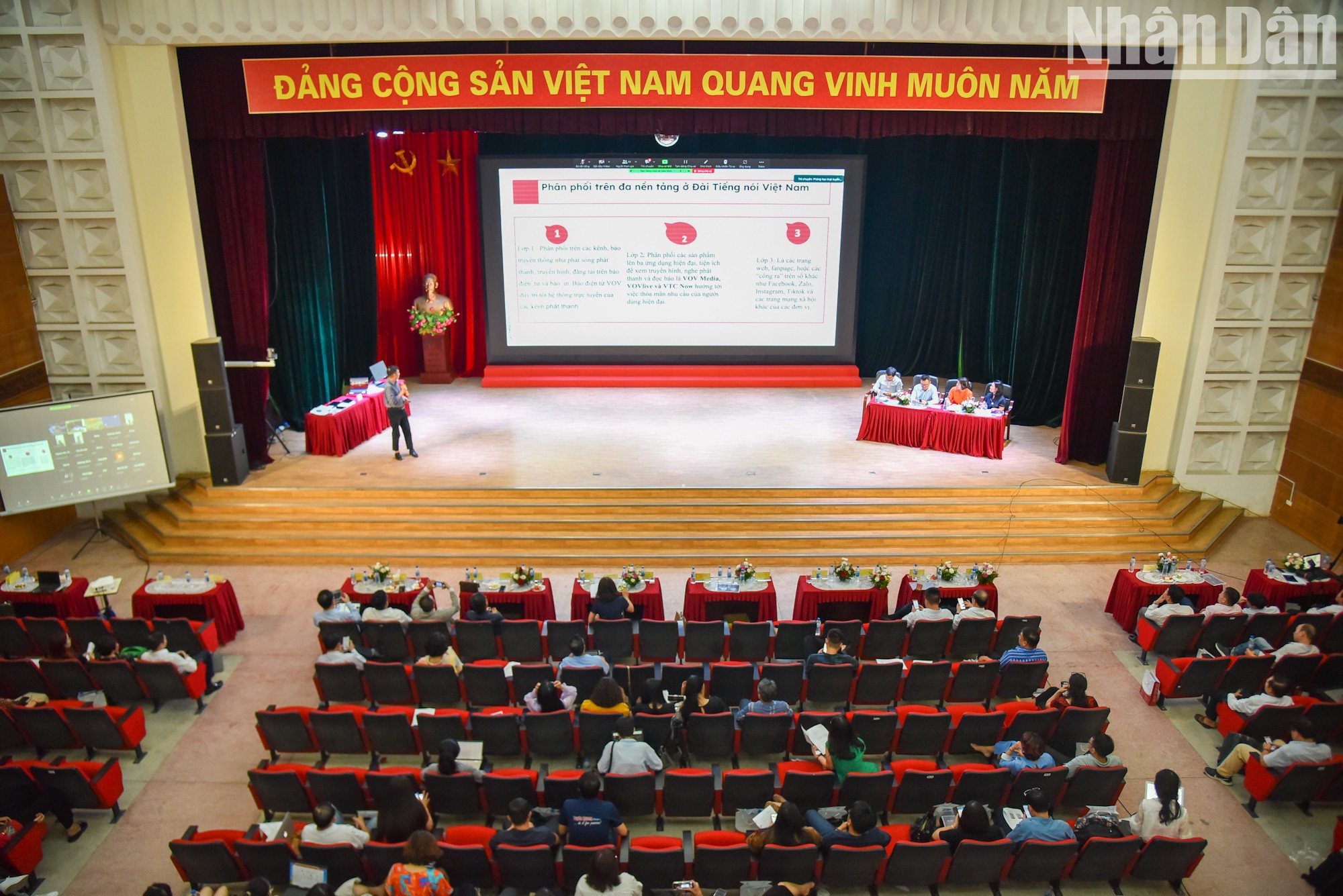 El evento se centra en los principales temas: Soluciones tecnológicas en la gestión de redacciones digitales y Aplicación práctica de la tecnología en dicho contenido en Vietnam. El evento se centra en los principales temas: Soluciones tecnológicas en la gestión de redacciones digitales y Aplicación práctica de la tecnología en dicho contenido en Vietnam.