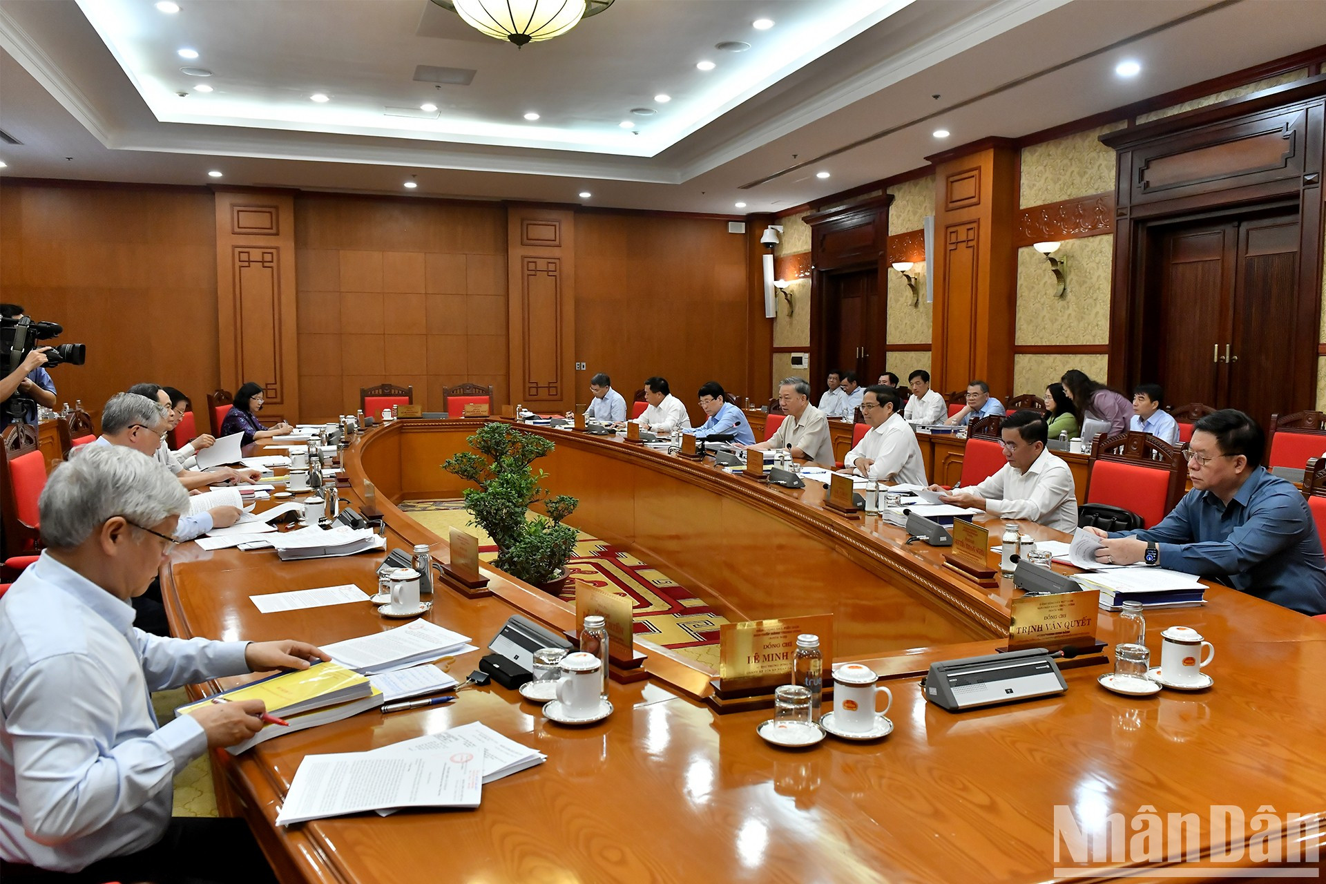 Los dirigentes del Partido y del Estado. Los dirigentes del Partido y del Estado.