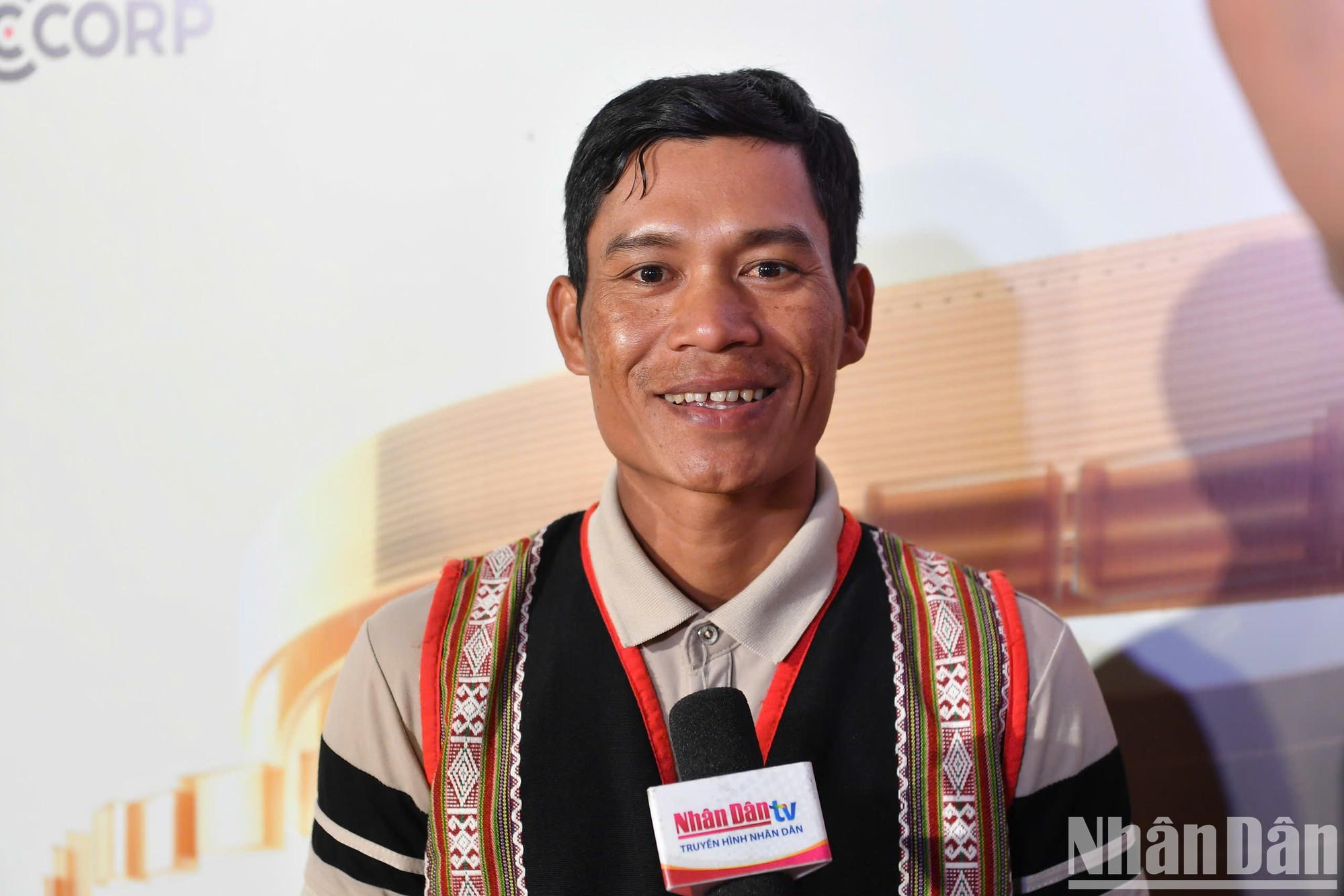 Un representante de la de la etnia Bahnar de la provincia de Kon Tum Un representante de la de la etnia Bahnar de la provincia de Kon Tum