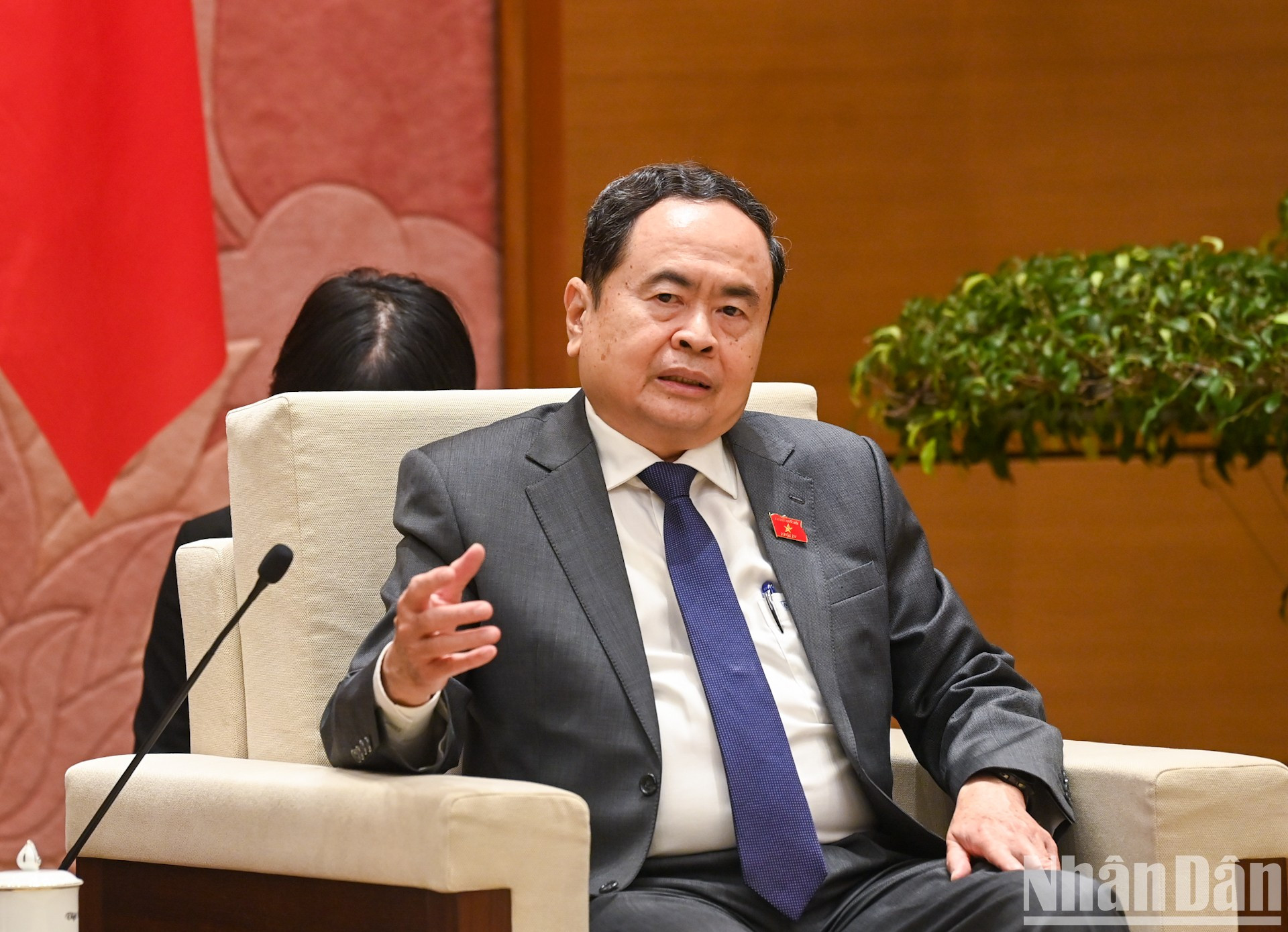 El titular de la Asamblea Nacional vietnamita, Tran Thanh Man, habla en el acto.