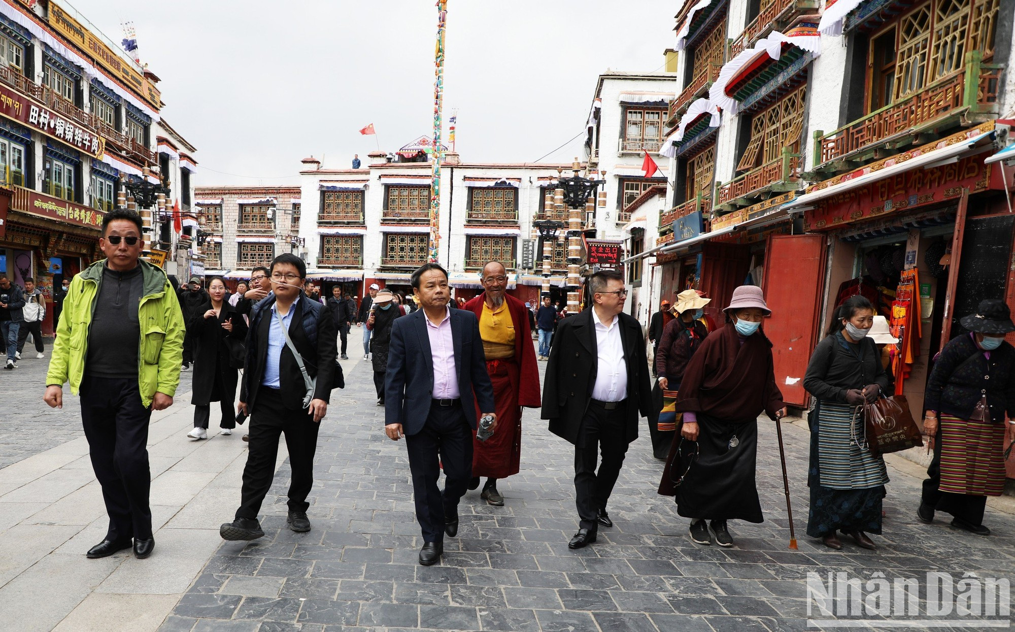 La delegación conoce la situación del desarrollo del turismo cultural, la preservación y promoción de los valores tradicionales en la ciudad de Lhasa.